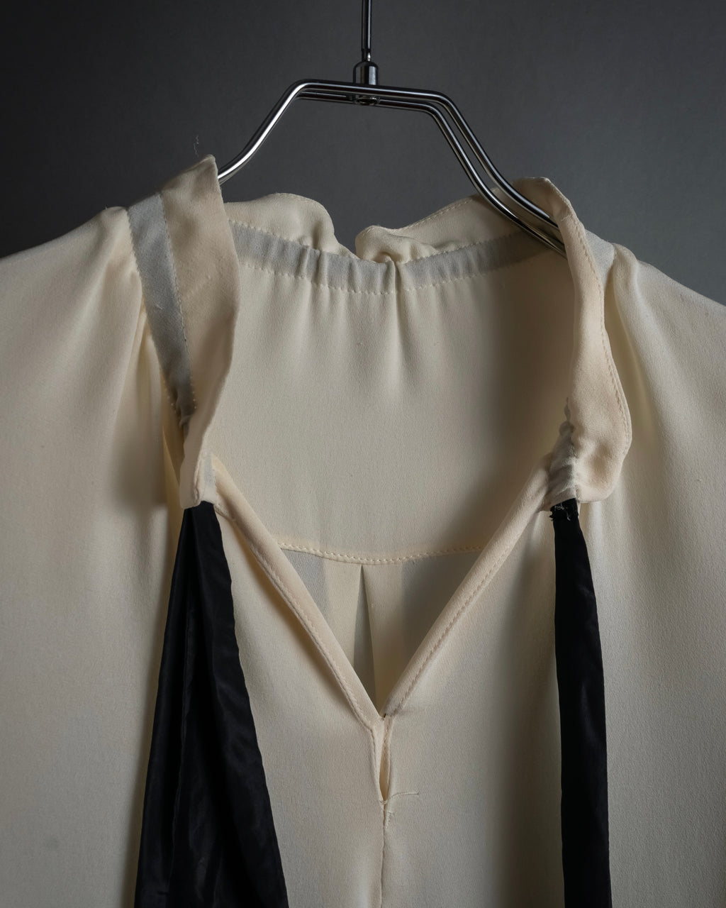 "VALENTINO" Gathered detail ribbon bow tie pullover