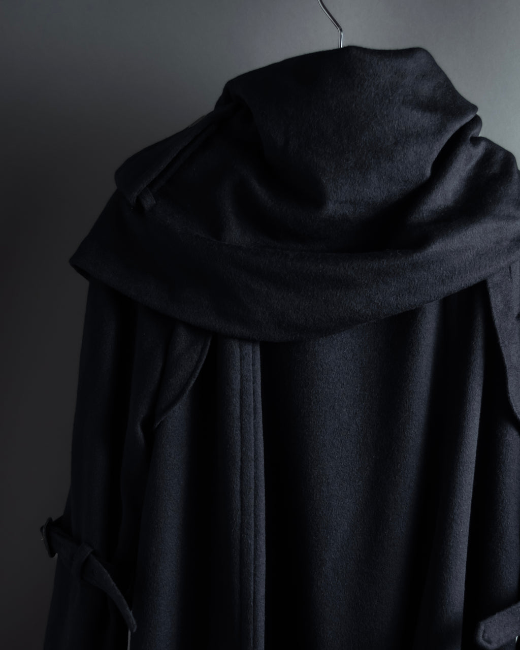 "TORUICHOU" Muffler-style collar military detail coat