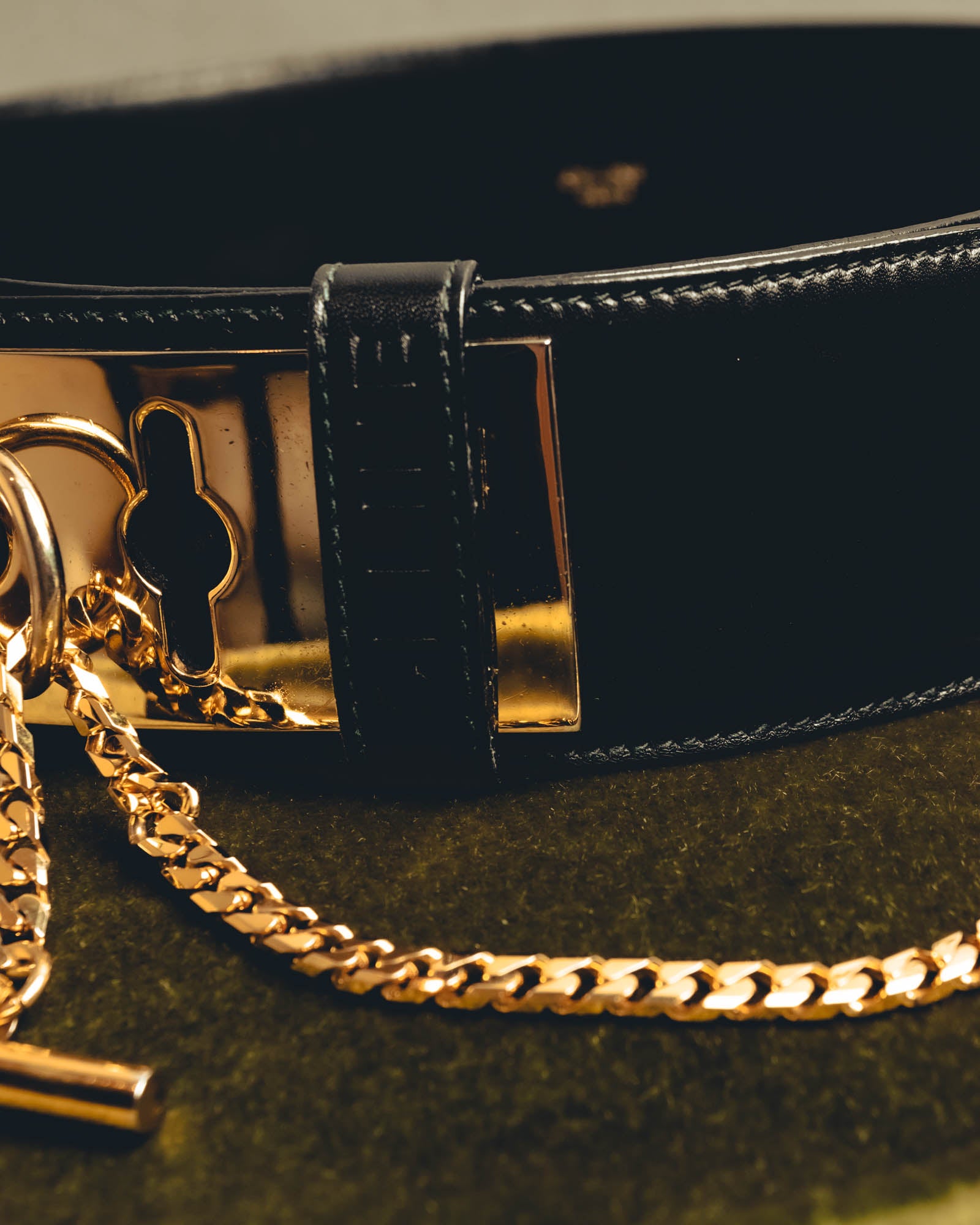 "CELINE" 18's-Glossy black chain leather belt