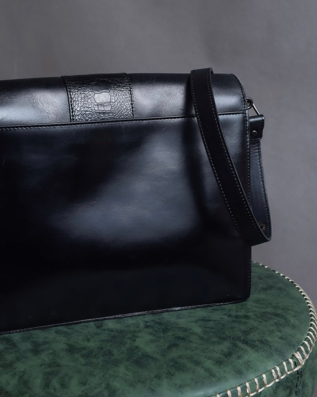 "YVES SAINT LAURENT" Crocodile embossed combination design leather bag