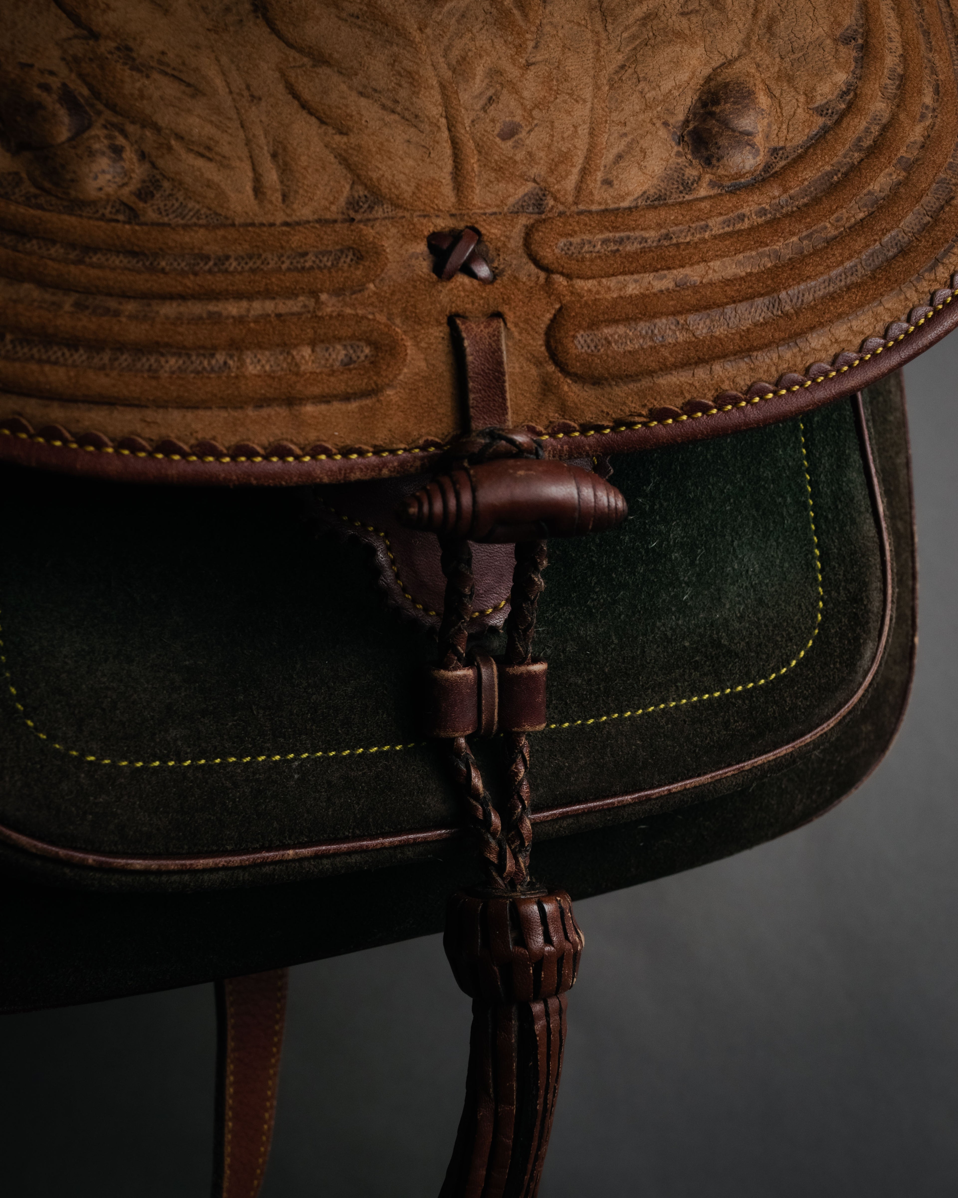 –SPECIAL– “LOEWE” 70’s-80’s Caza Cordobán embossed shoulder bag