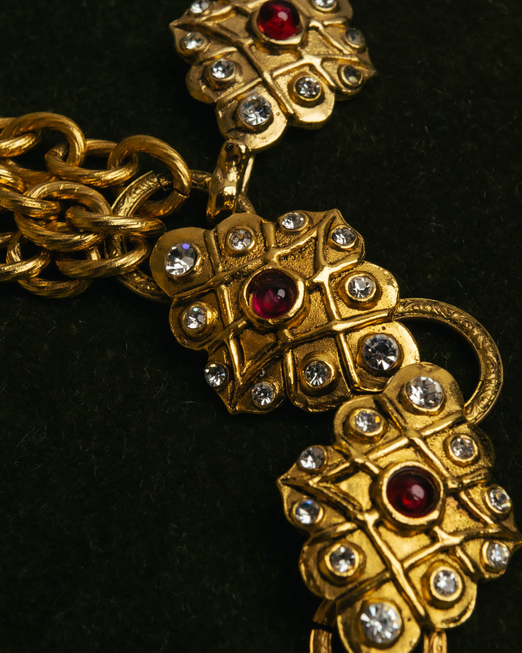 -SPECIAL- “CHANEL” 80’s-90’s ornate gold chain necklace