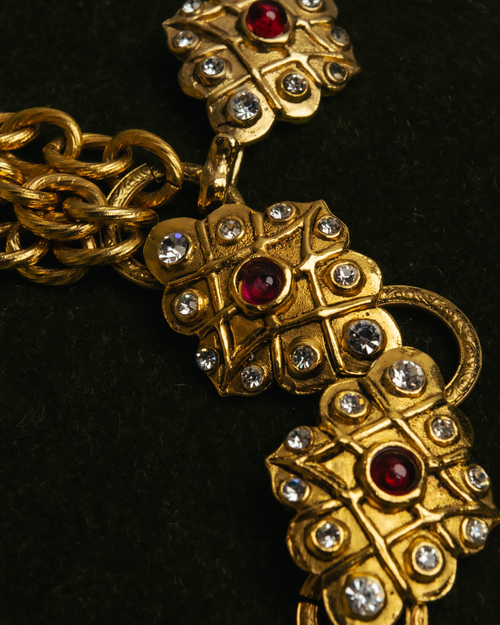 -SPECIAL- “CHANEL” 80’s-90’s ornate gold chain necklace
