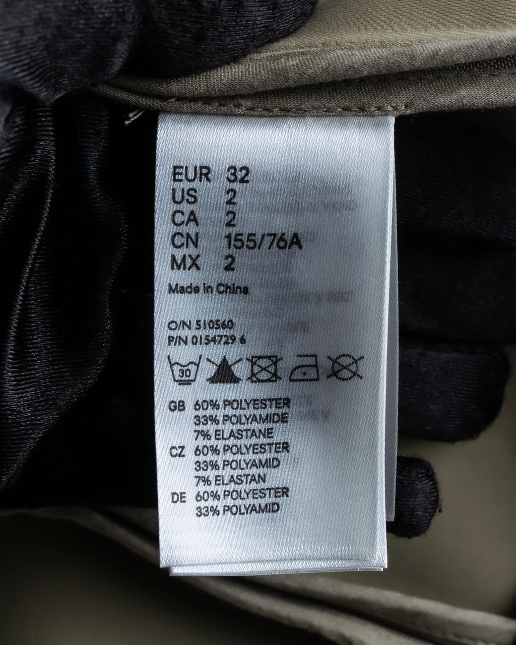 "Maison Martin Margiela × H&M"
Reconstructed zip-up design jacket