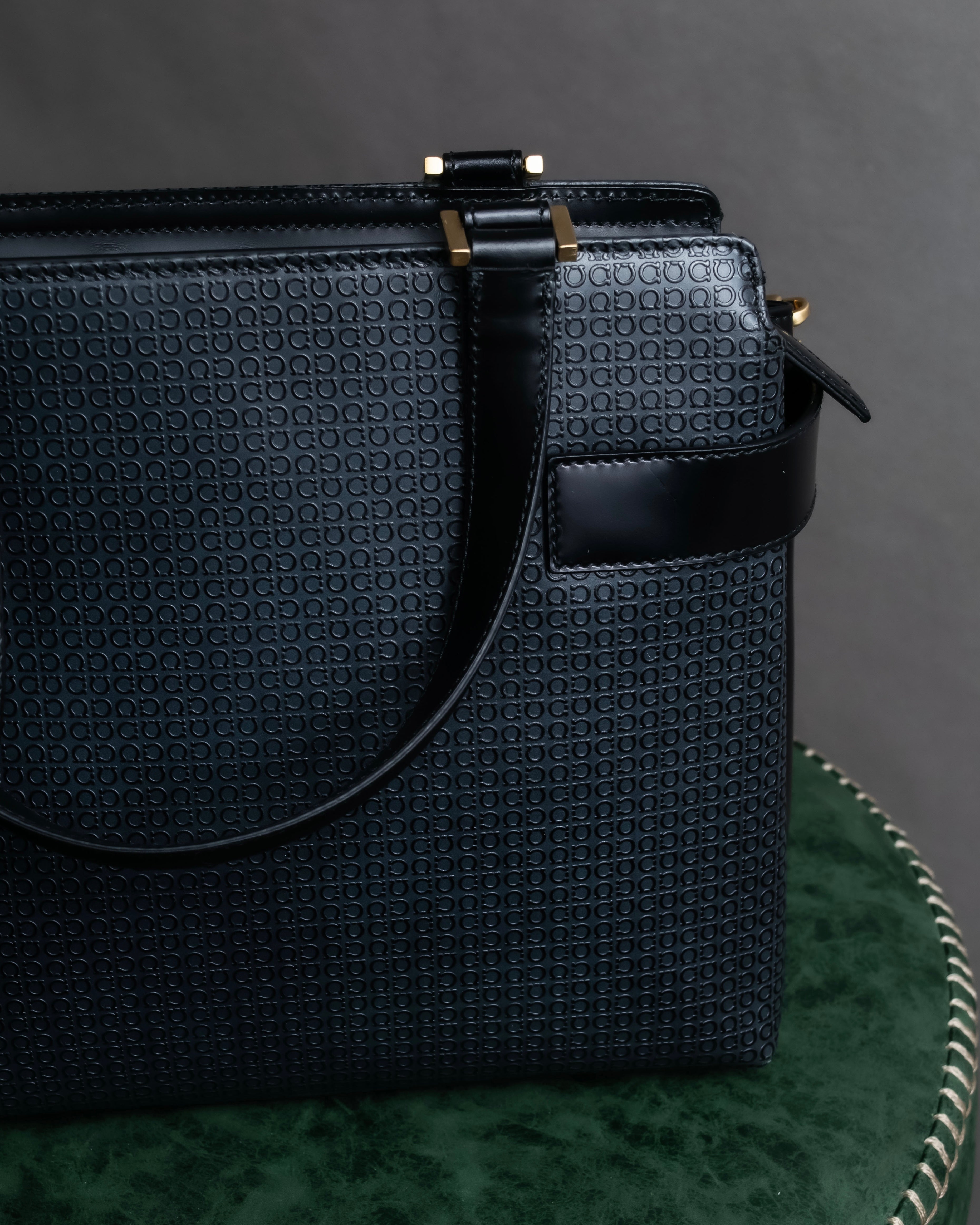 "Salvatore Ferragamo" Gancini motif monogram pattern 2-way shoulder bag