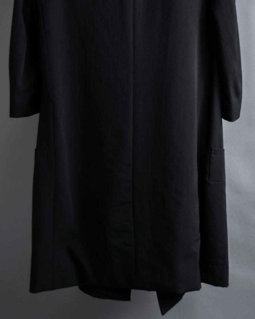 "Y's" Sharp lapel draping tailored coat