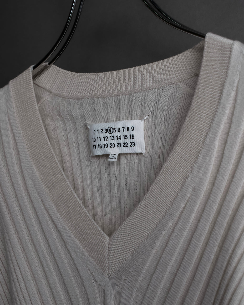 "MAISON MARGIELA" 18AW Ribbed shaped V-neck knit