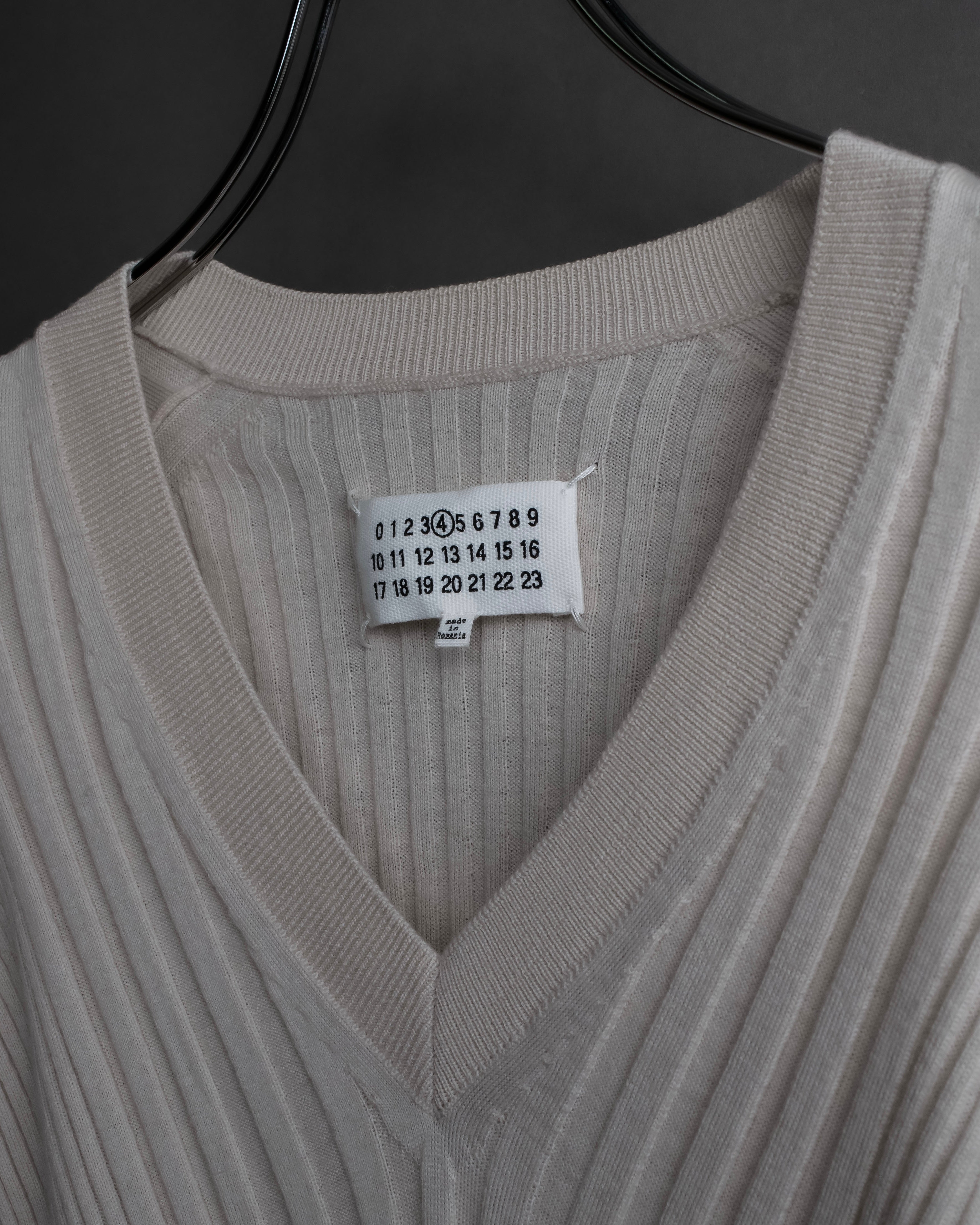 "MAISON MARGIELA" 18AW Ribbed shaped V-neck knit