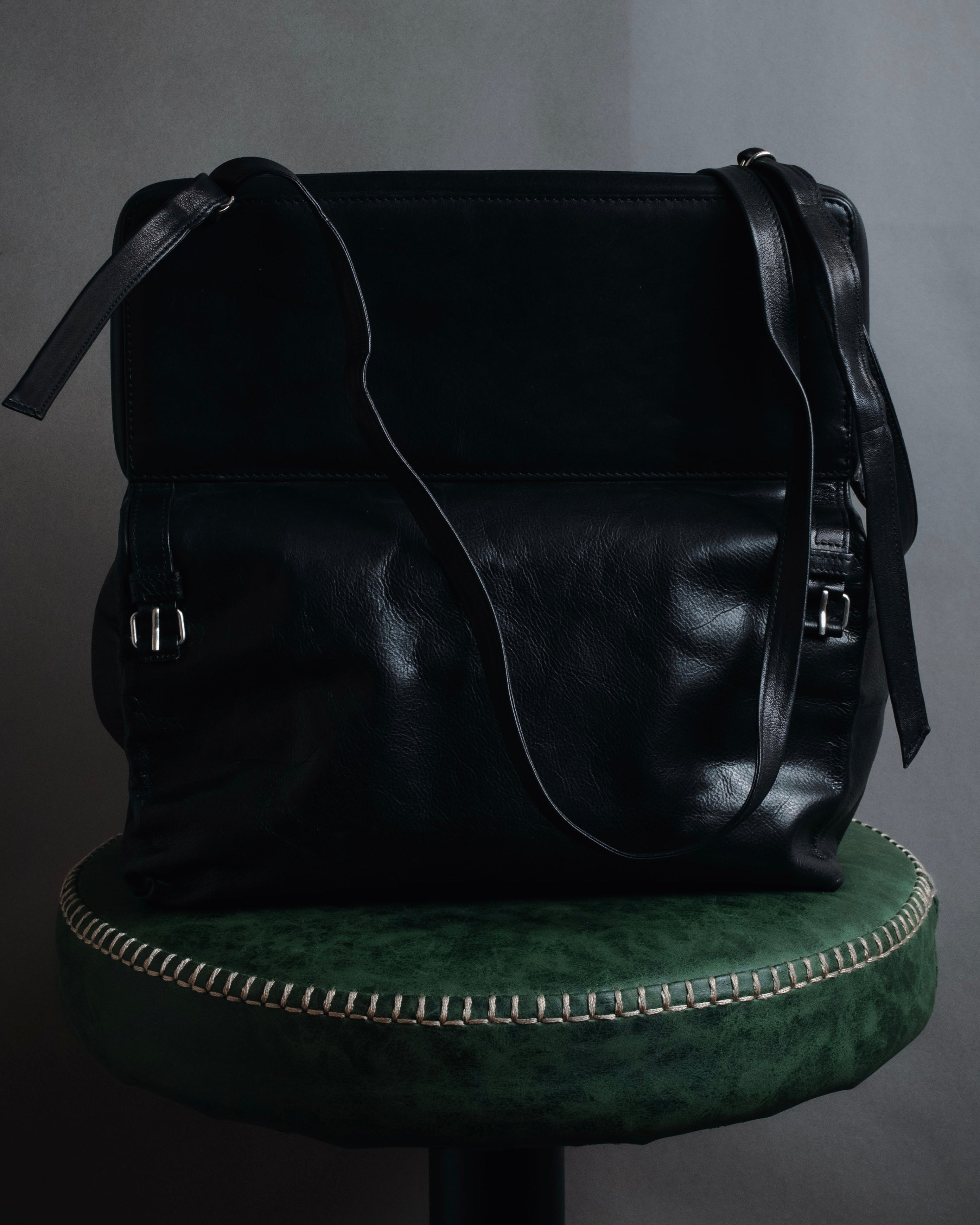 –SPECIAL– "ANN DEMEULEMEESTER" 2010-2013 Transformable roll-top vitello leather bag