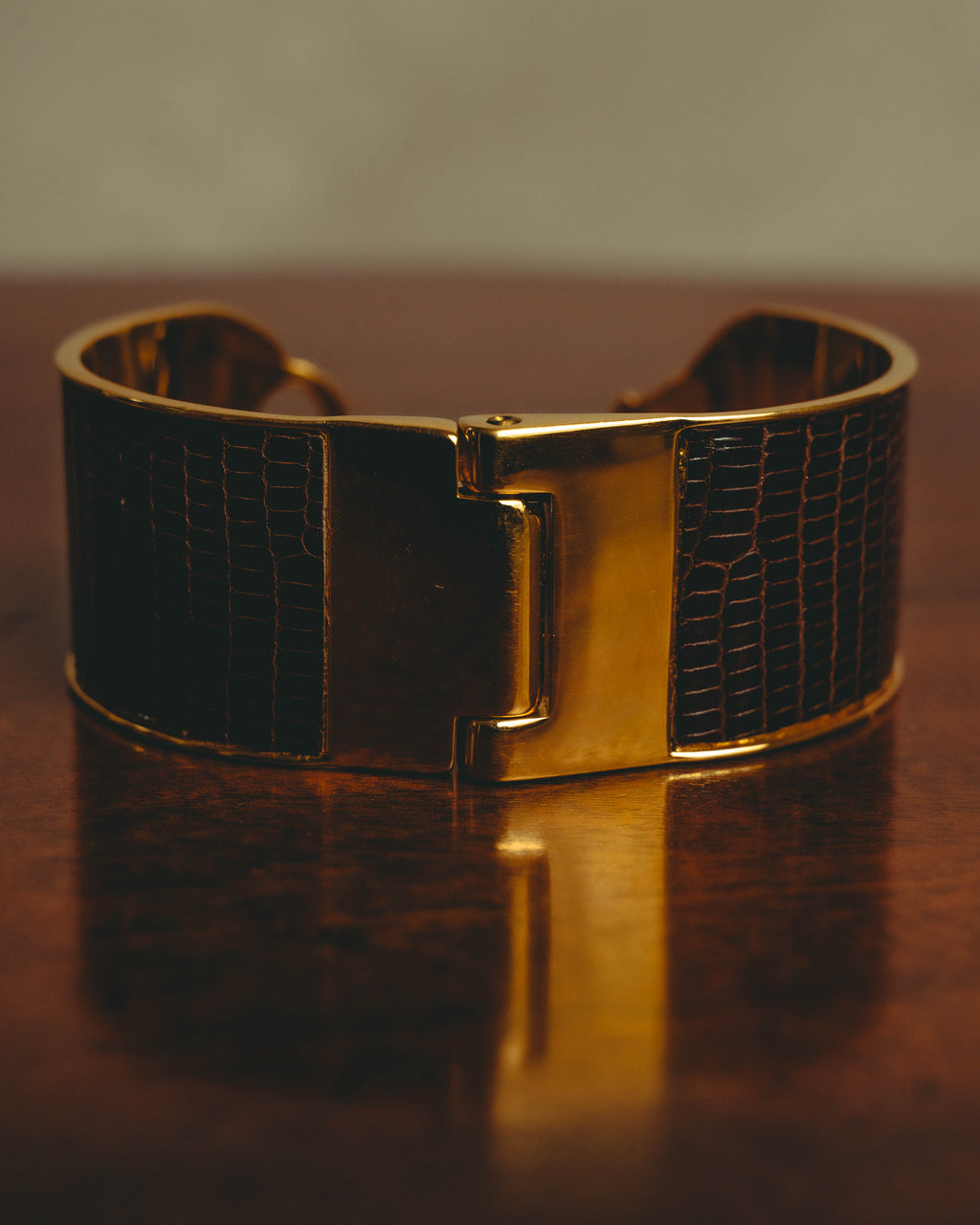 “GUCCI” 90’s-00’s Lizard-embossed leather horsebit cuff bracelet