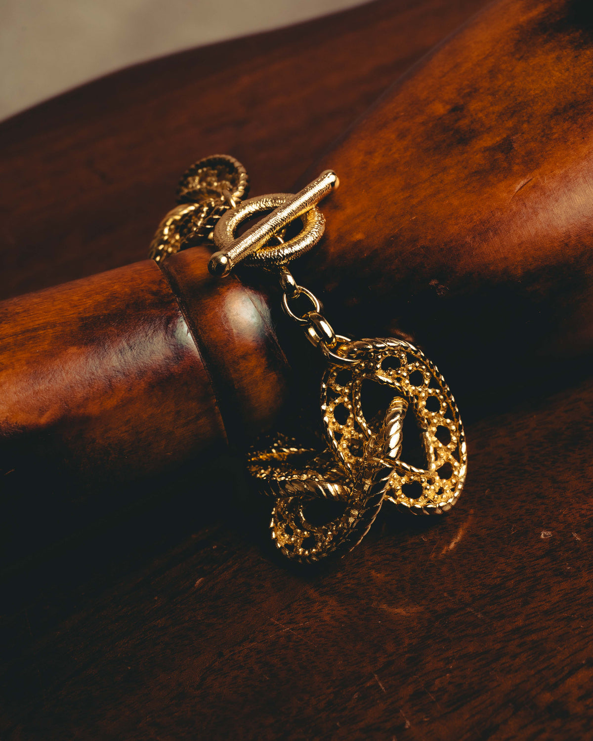 -SPECIAL- “Christian Dior” 70’s-90’s Sculptural openwork gold tone chain bracelet