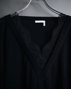"Chloe" 2020 Lace-trimmed v-neck knit top