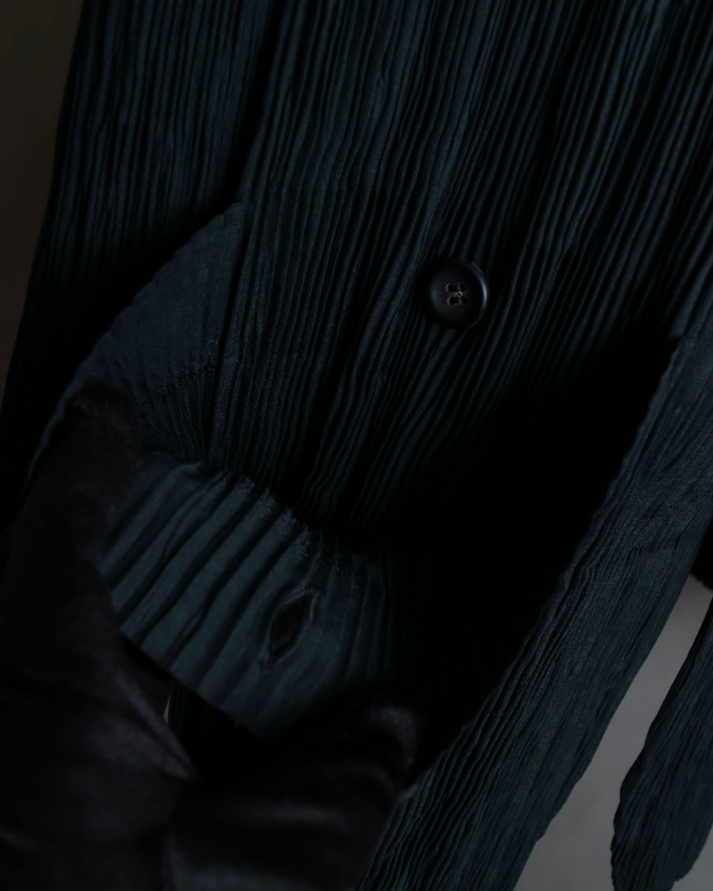 "ISSEY MIYAKE" Pleated vertical line shirt jacket