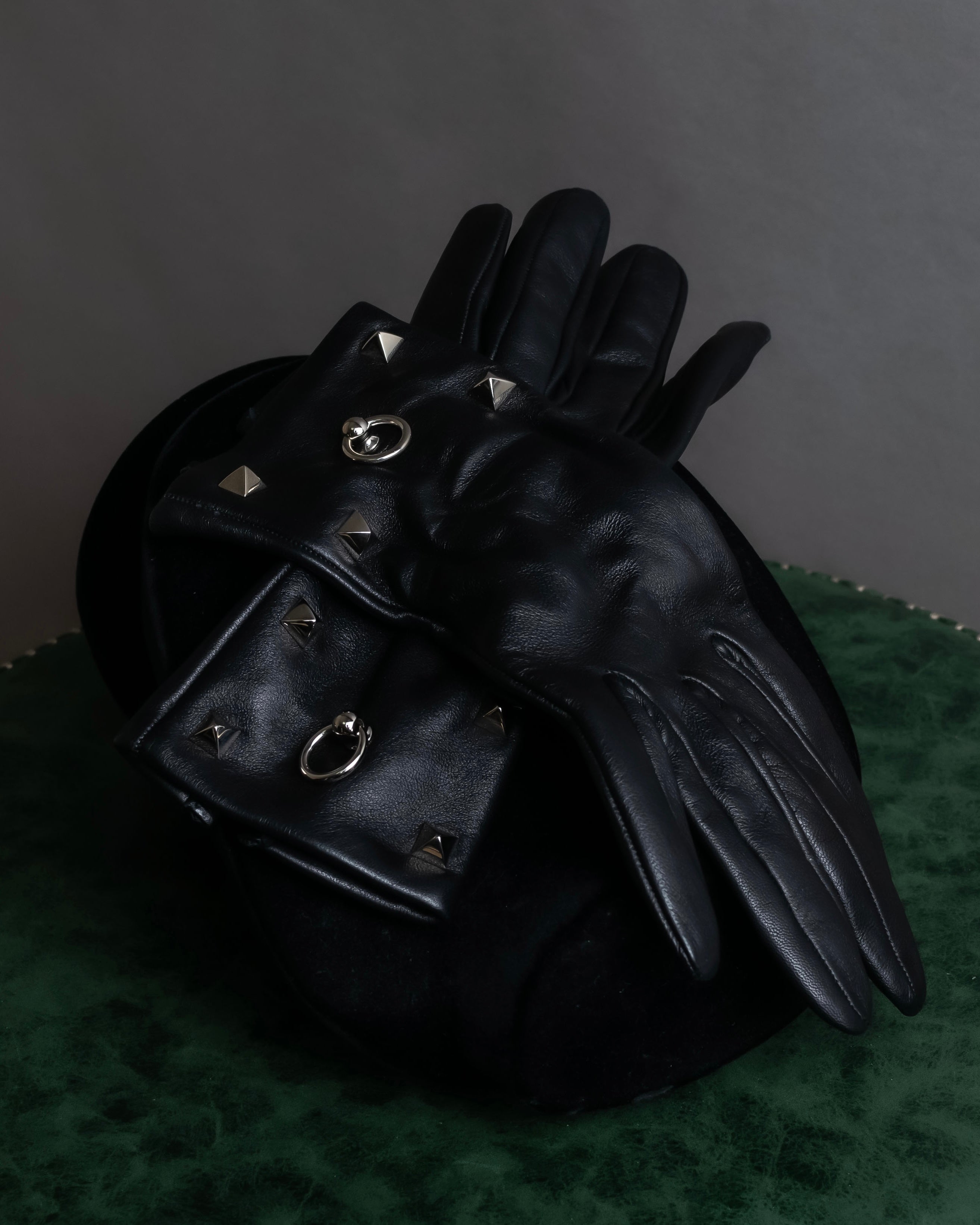 "HERMES" Stud & ring design anjo leather gloves