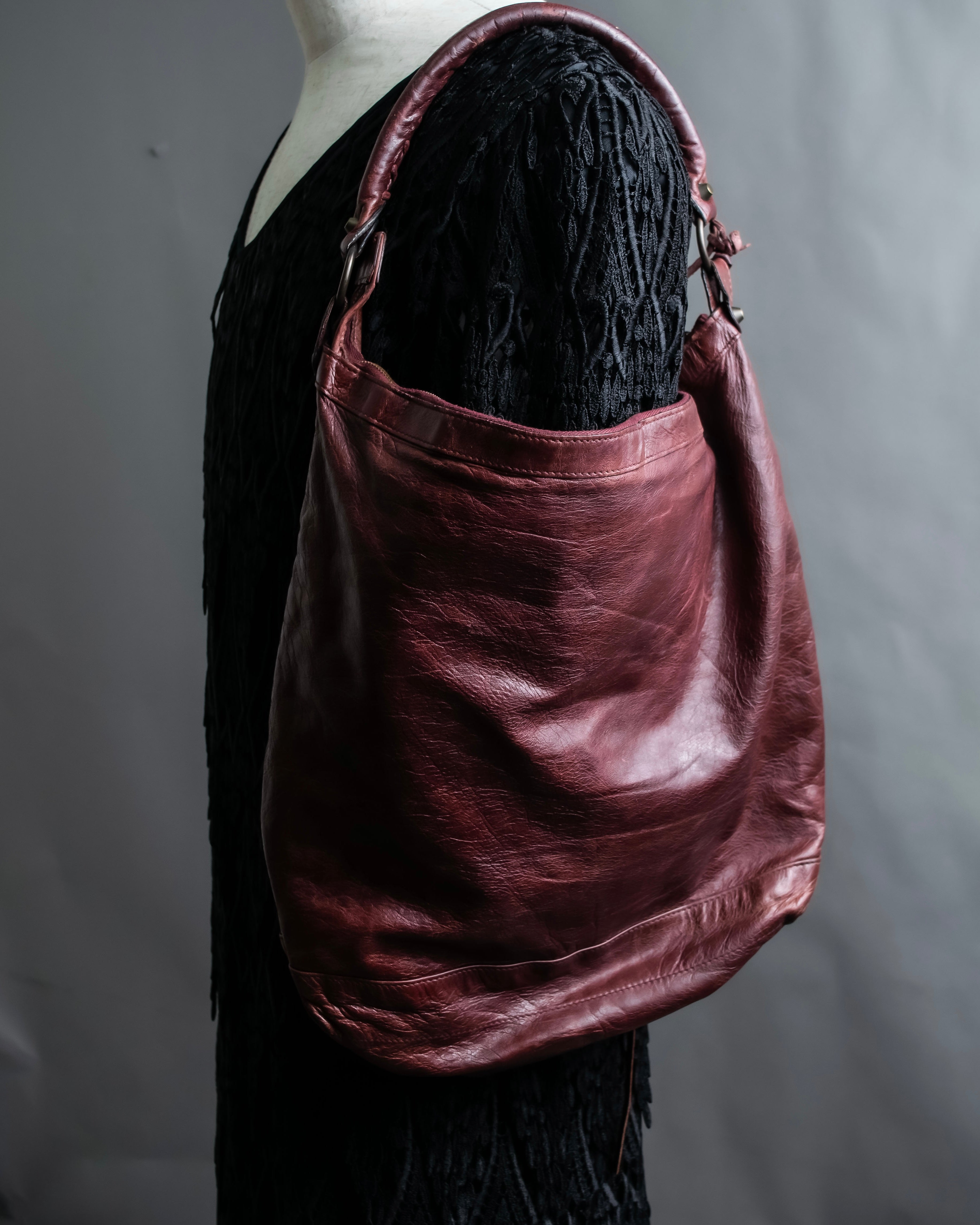 “BALENCIAGA” The Day leather one shoulder bag (burgundy)