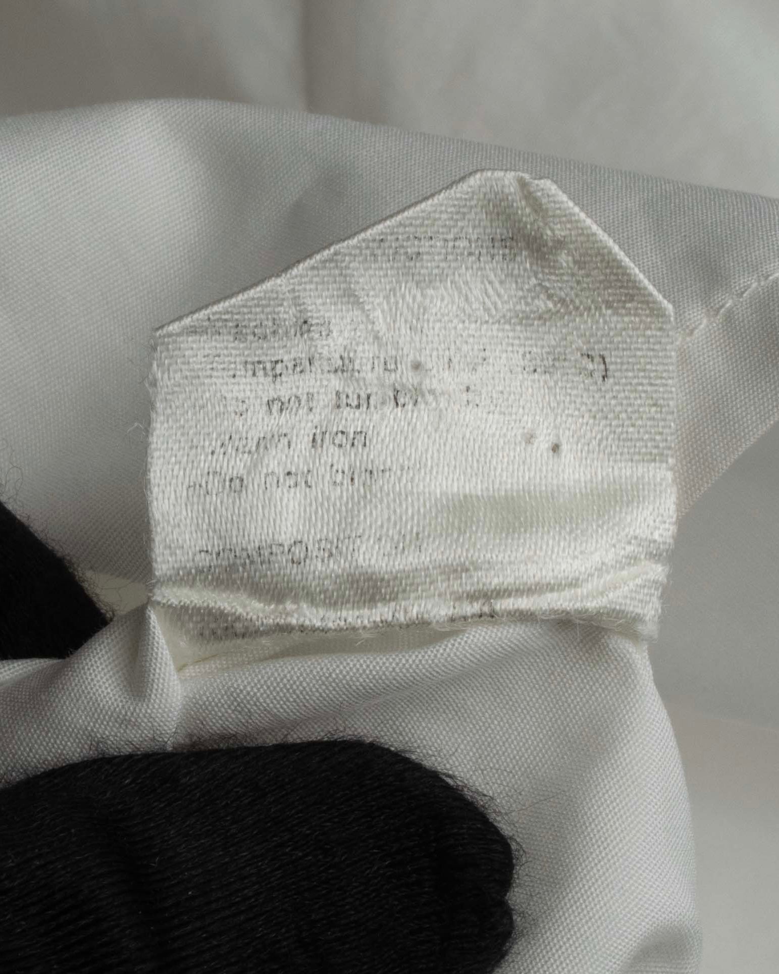 "CHANEL" Gold button design pleated white shirt