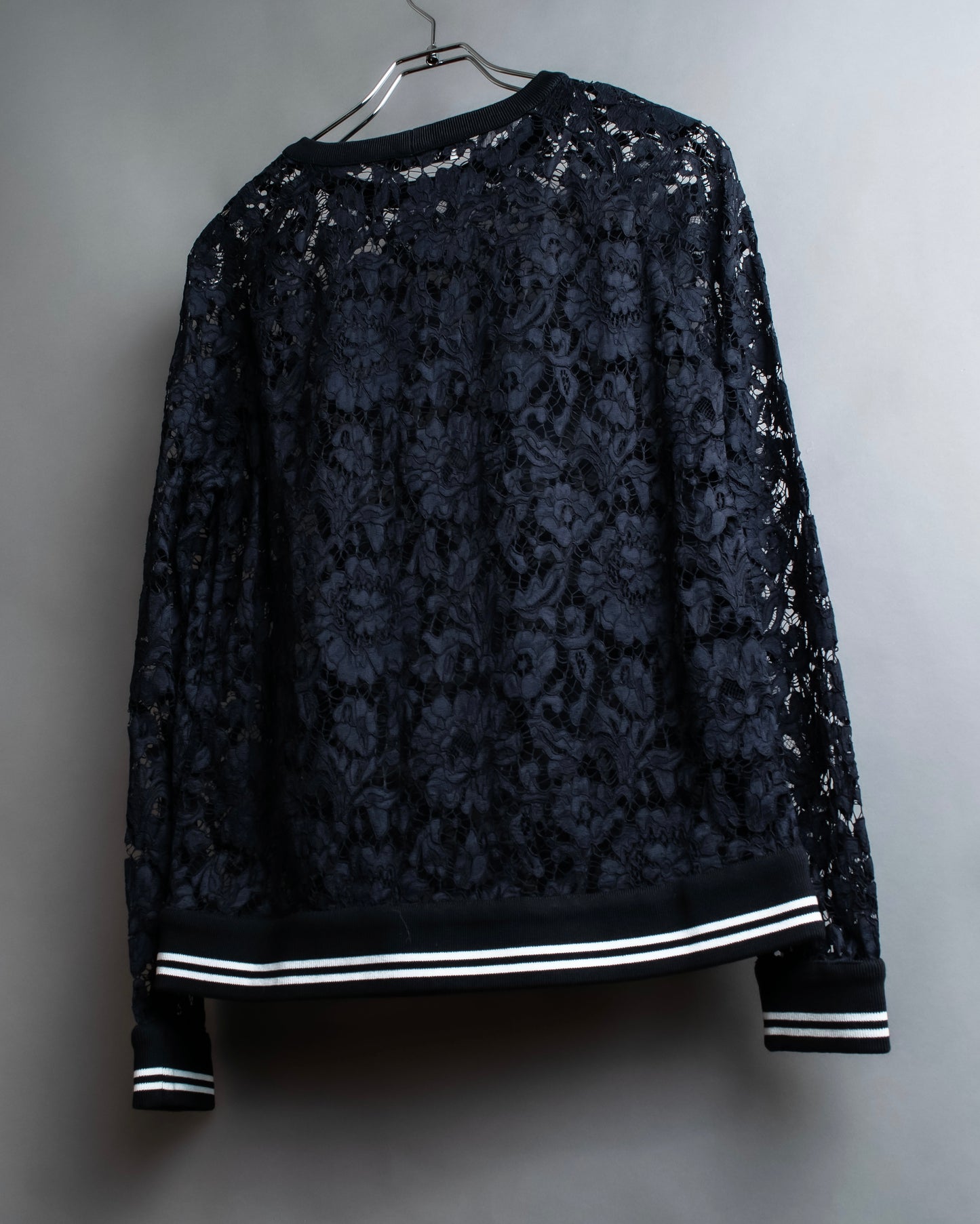 "VALENTINO" Floral lace design trimmed pullover