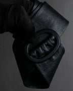 "BURBERRYS" Oval buckle design, supple leather belt