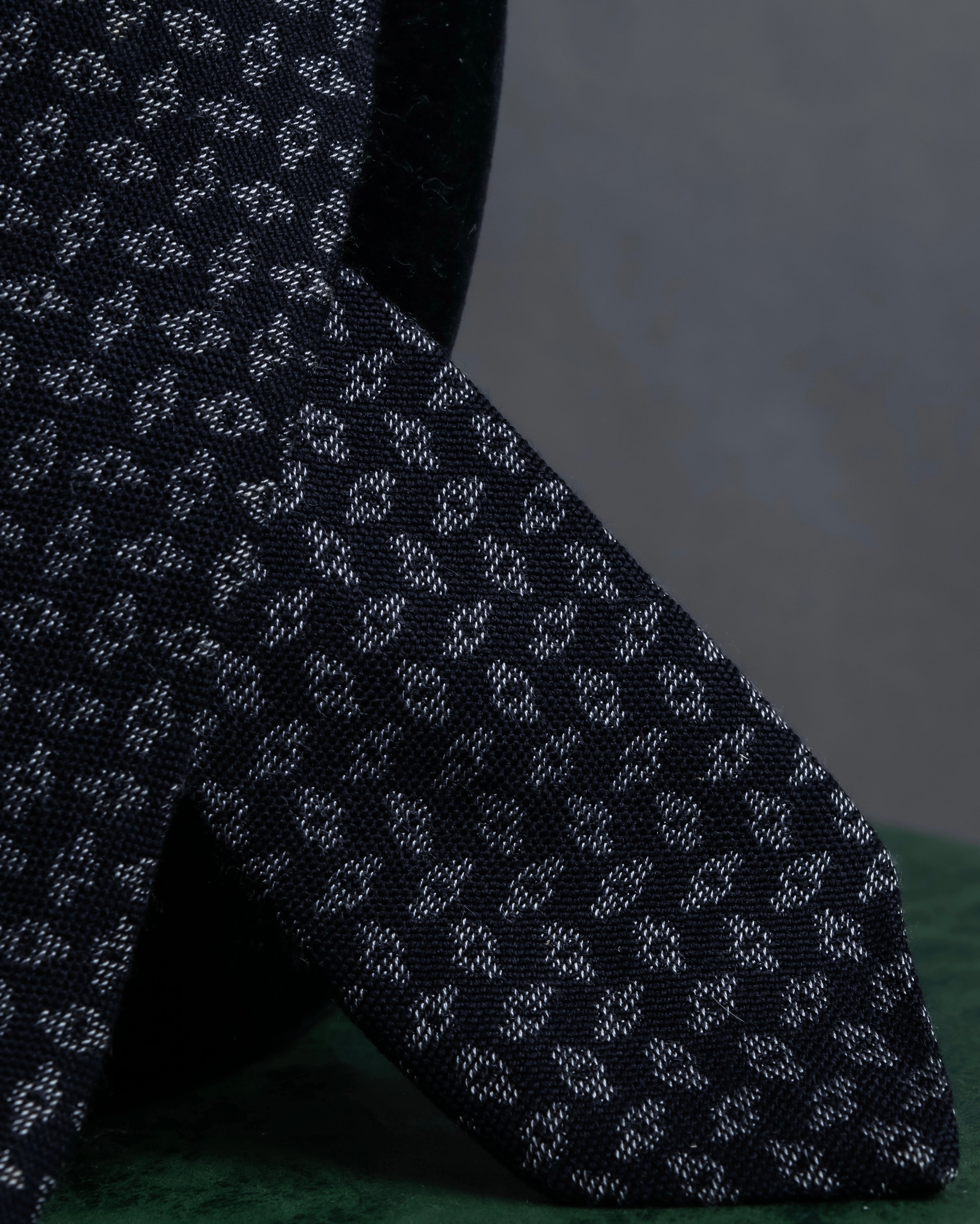 "GIORGIO ARMANI" Small pattern silk necktie