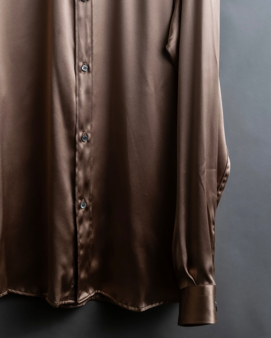 "GUCCI" Ecru beige glossy wide collar shirt