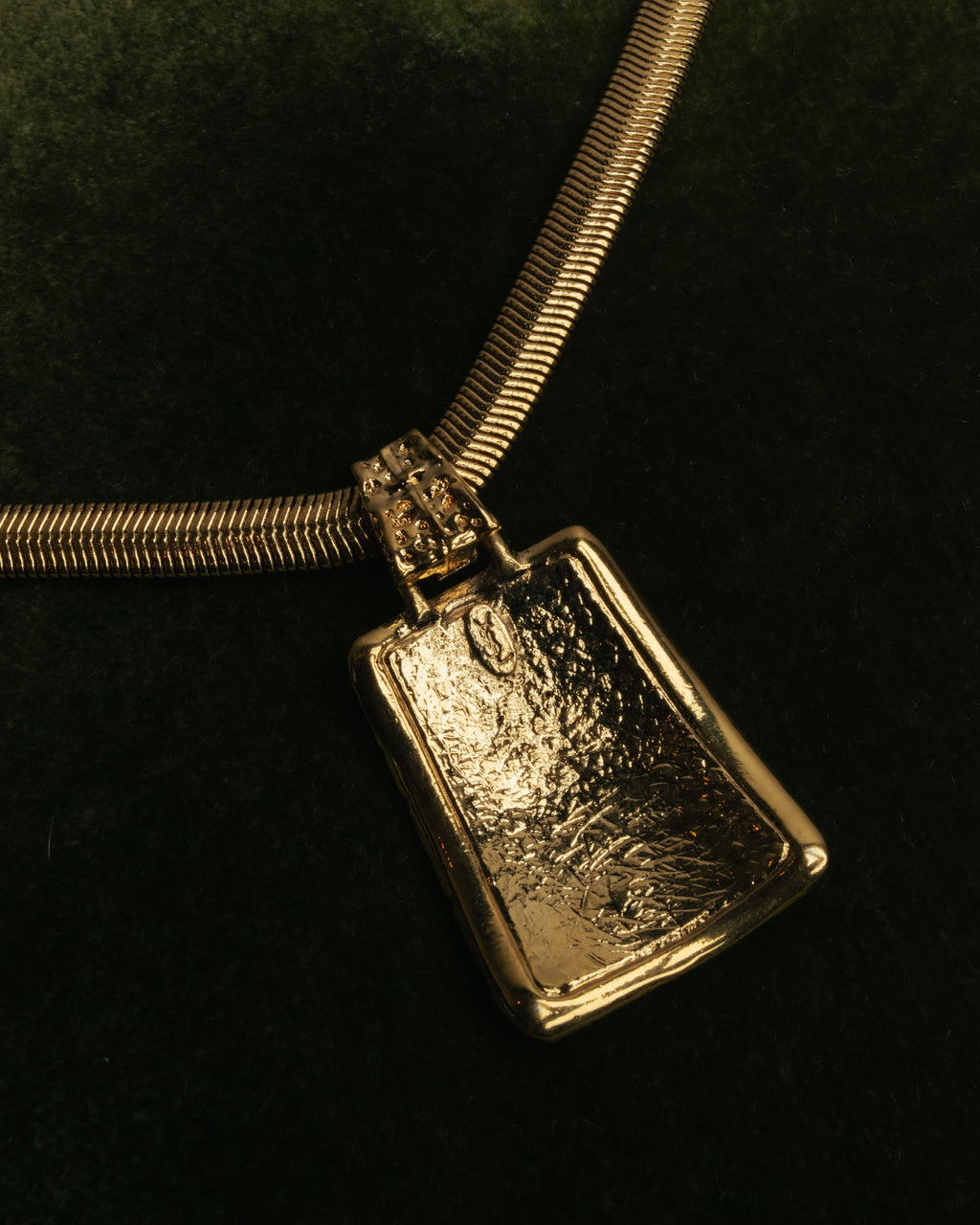 "Yves Saint Laurent" 80's-00's Gold tone textured pendant necklace