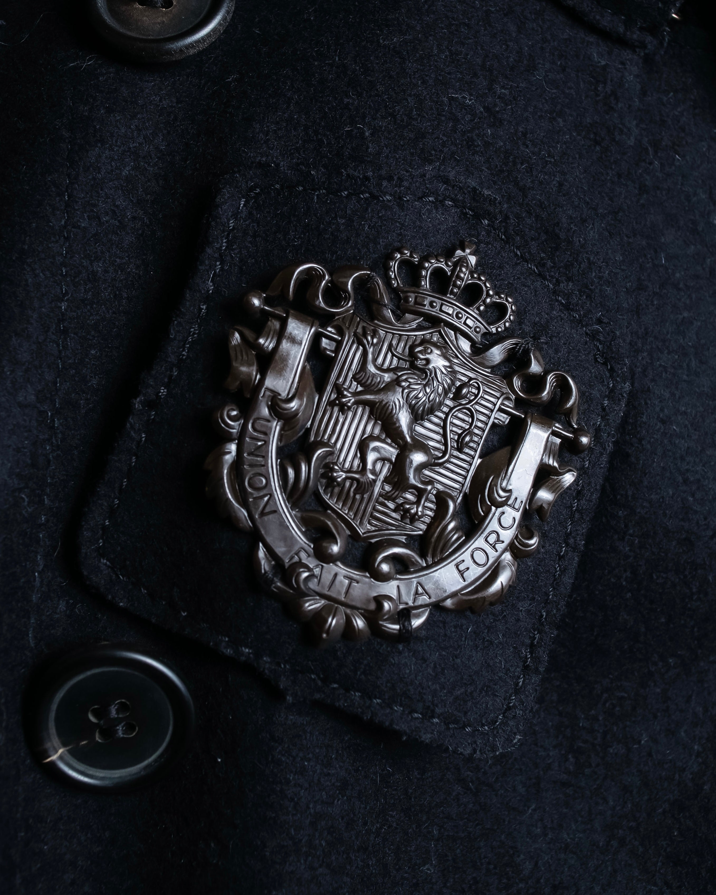 "MIU MIU" Crest brooch design belted trench coat