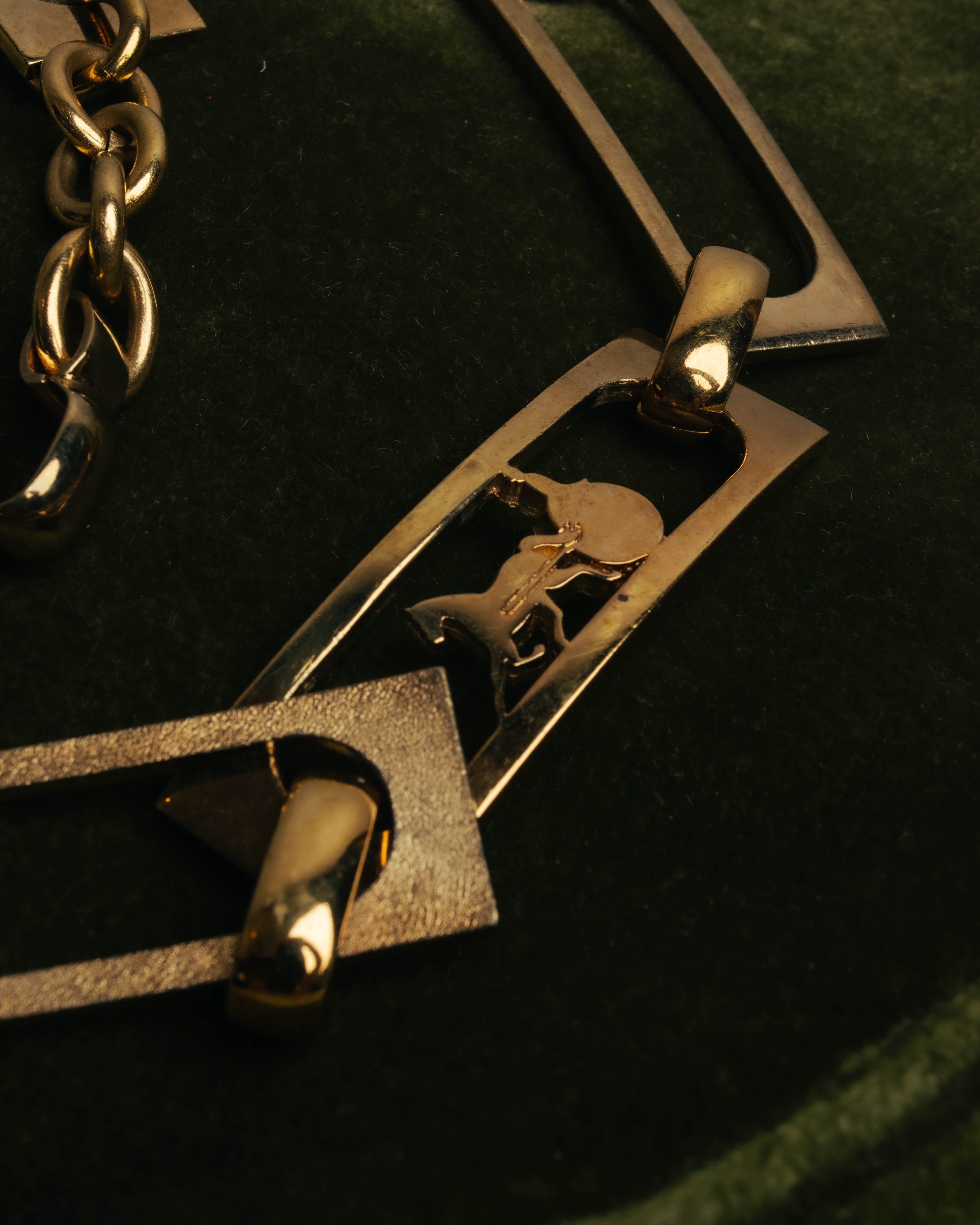 "CELINE" 70's-80's Sulky motif gold metal chain belt