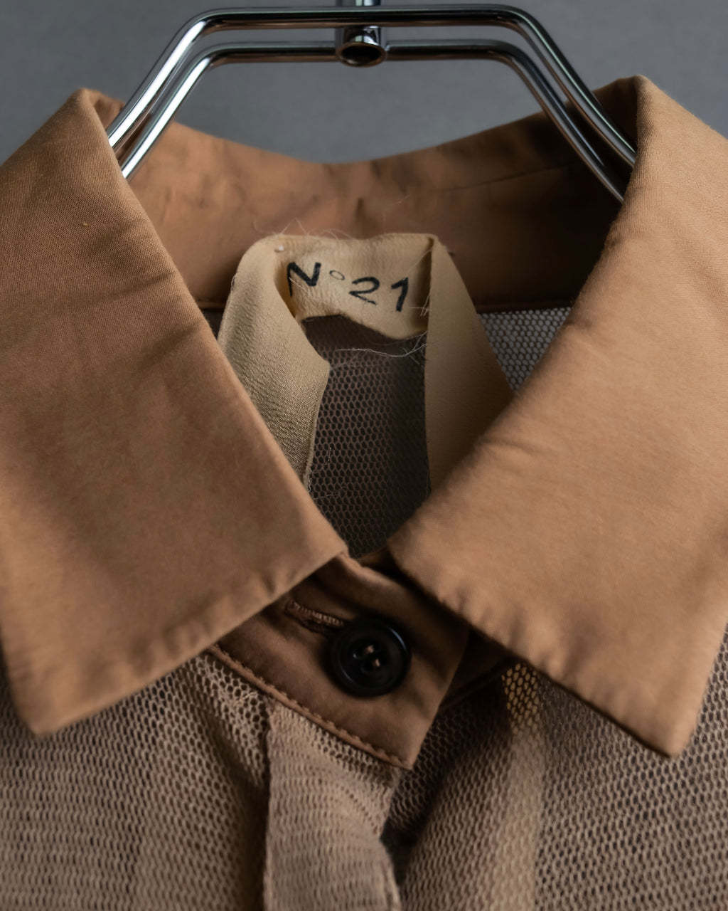 "N21 NUMEROVENTUNO" Switching design concealed shirt
