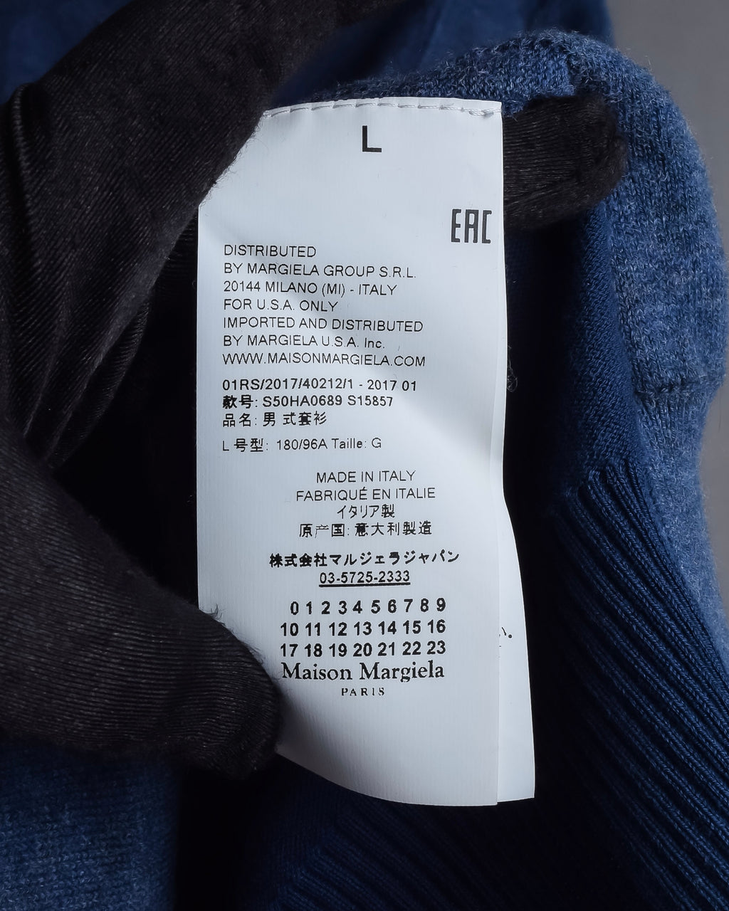 "MAISON MARGIELA" 17SS Asymmetric button line knit