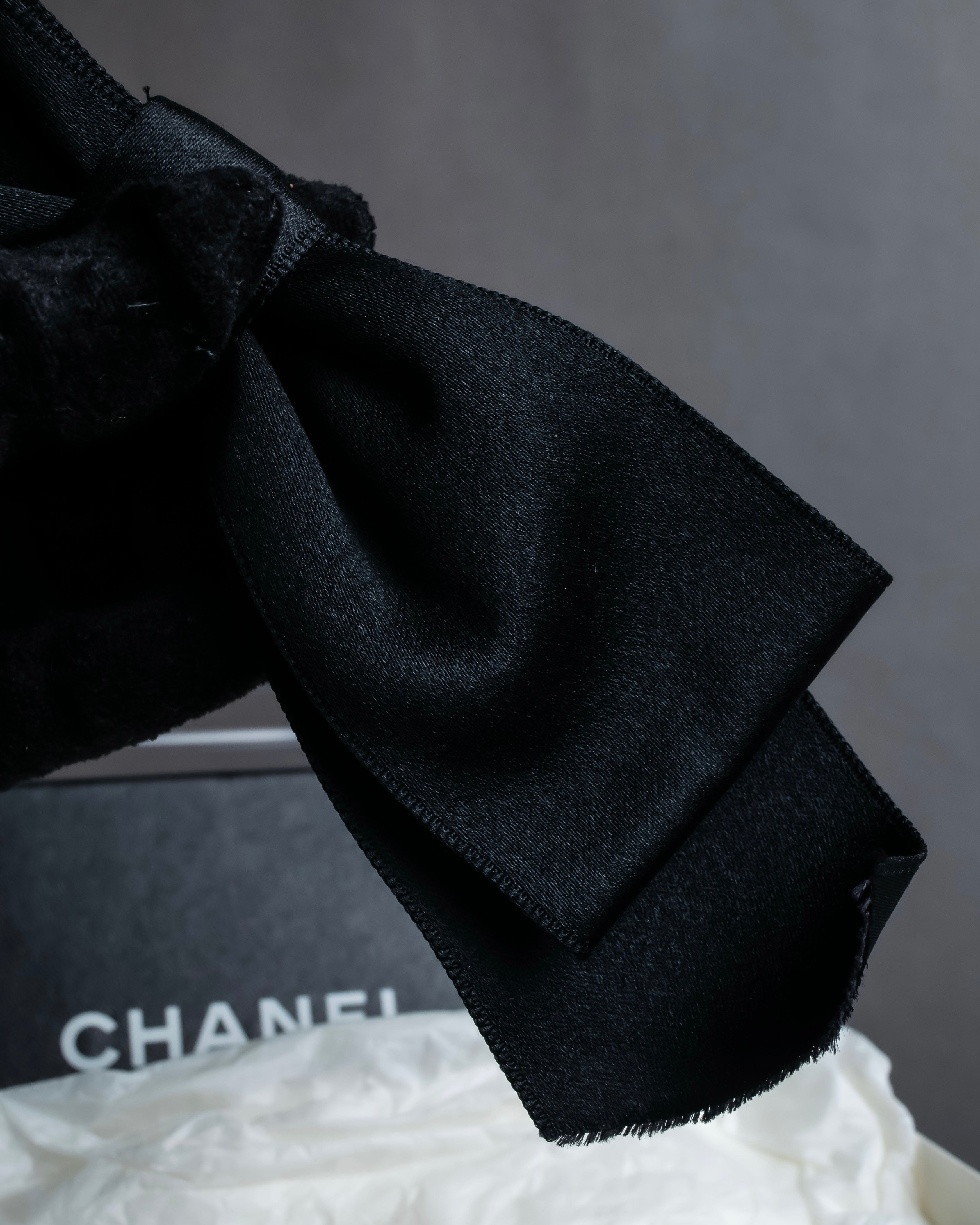 "CHANEL" 2001 Cruise Collection ribbon brooch