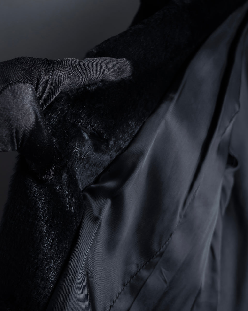 -SPECIAL- "Salvatore Ferragamo"
90's-00's A neat silhouette 100% lapin fur coat