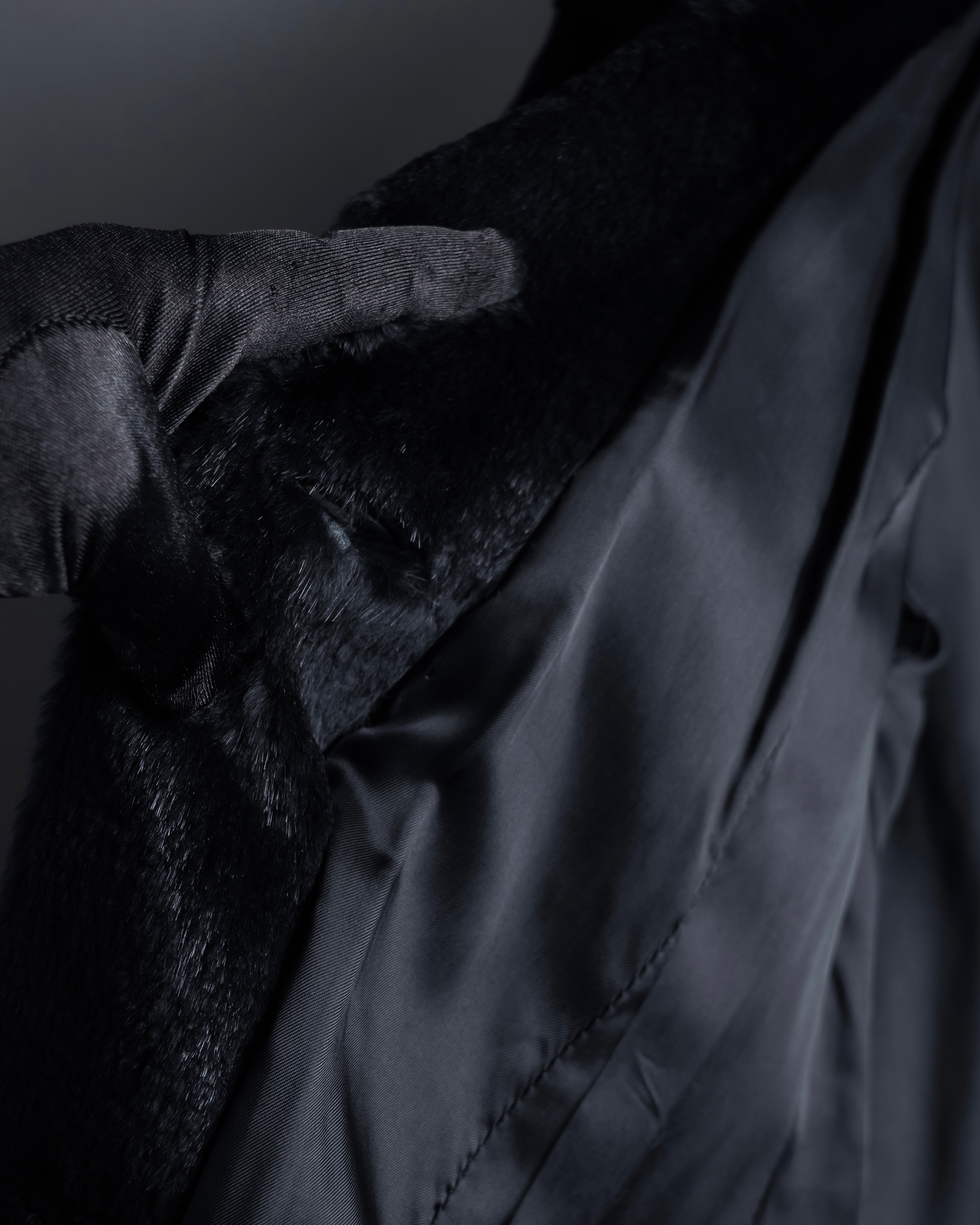 -SPECIAL- "Salvatore Ferragamo"
90's-00's A neat silhouette 100% lapin fur coat