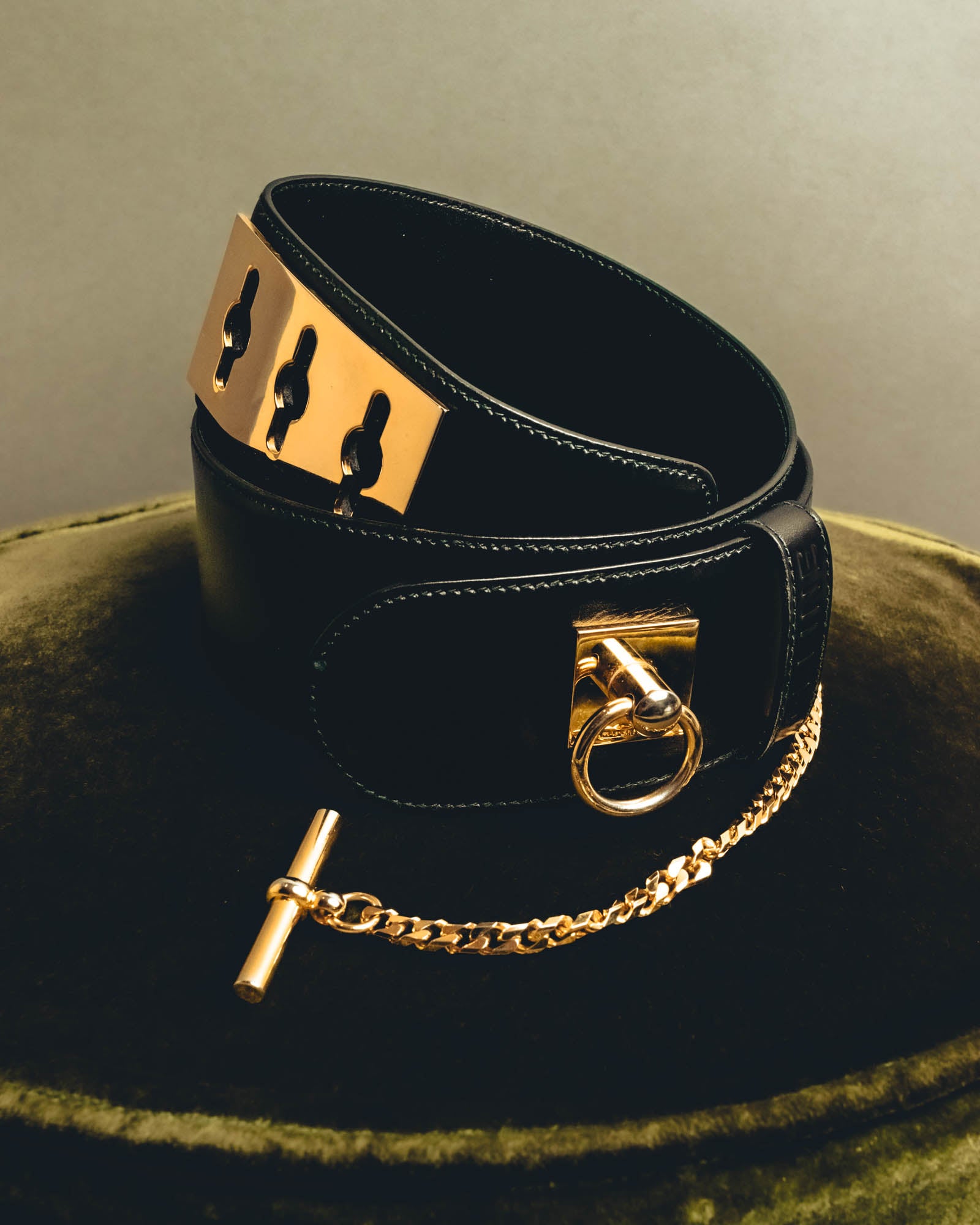 "CELINE" 18's-Glossy black chain leather belt