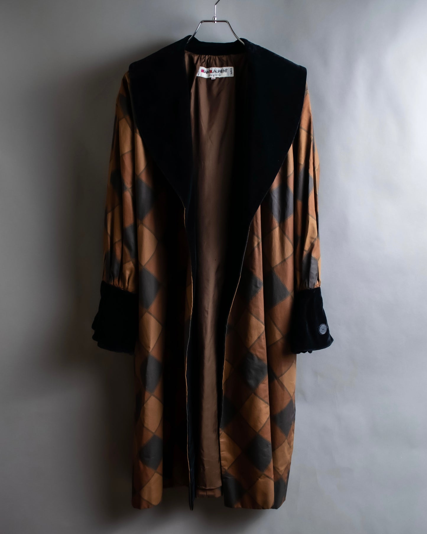 "Yves Saint Laurent Rive Gauche"
Argyle pattern velvet design shawl collar coat