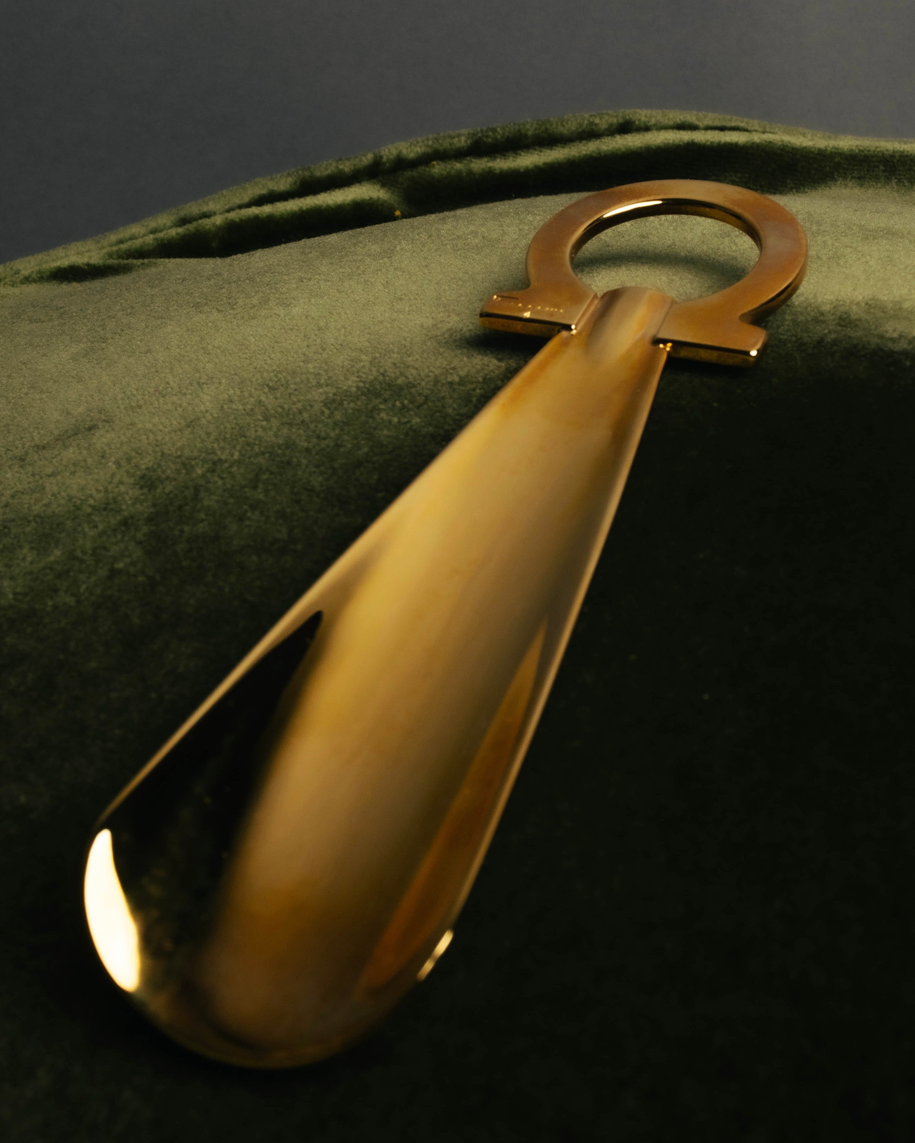 "Salvatore Ferragamo" 80's-00's Gold tone gancini metal shoehorn