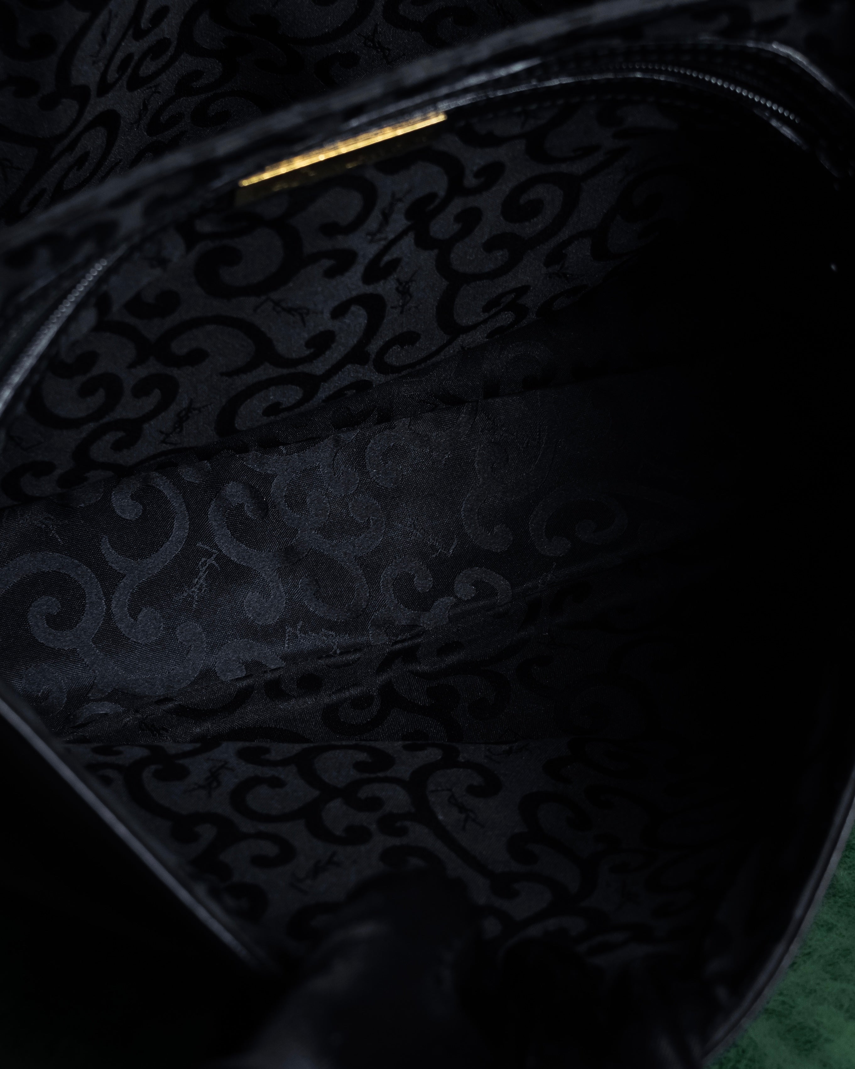 "YVES SAINT LAURENT" Cassandra logo engraved turnlock 2-way leather bag