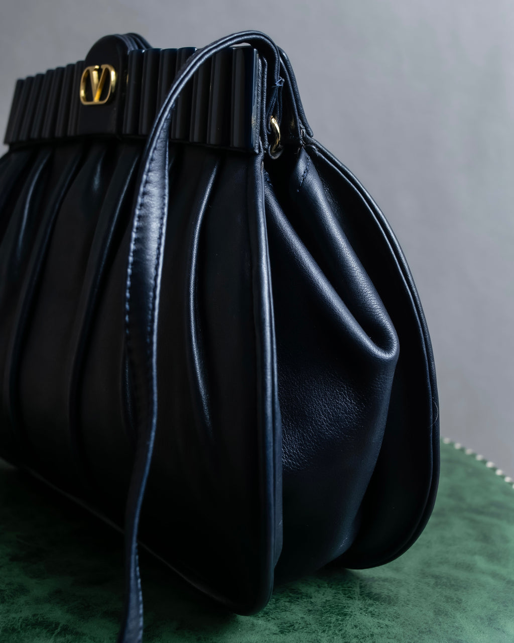 "VALENTINO" Gathered design rounded silhouette shoulder bag