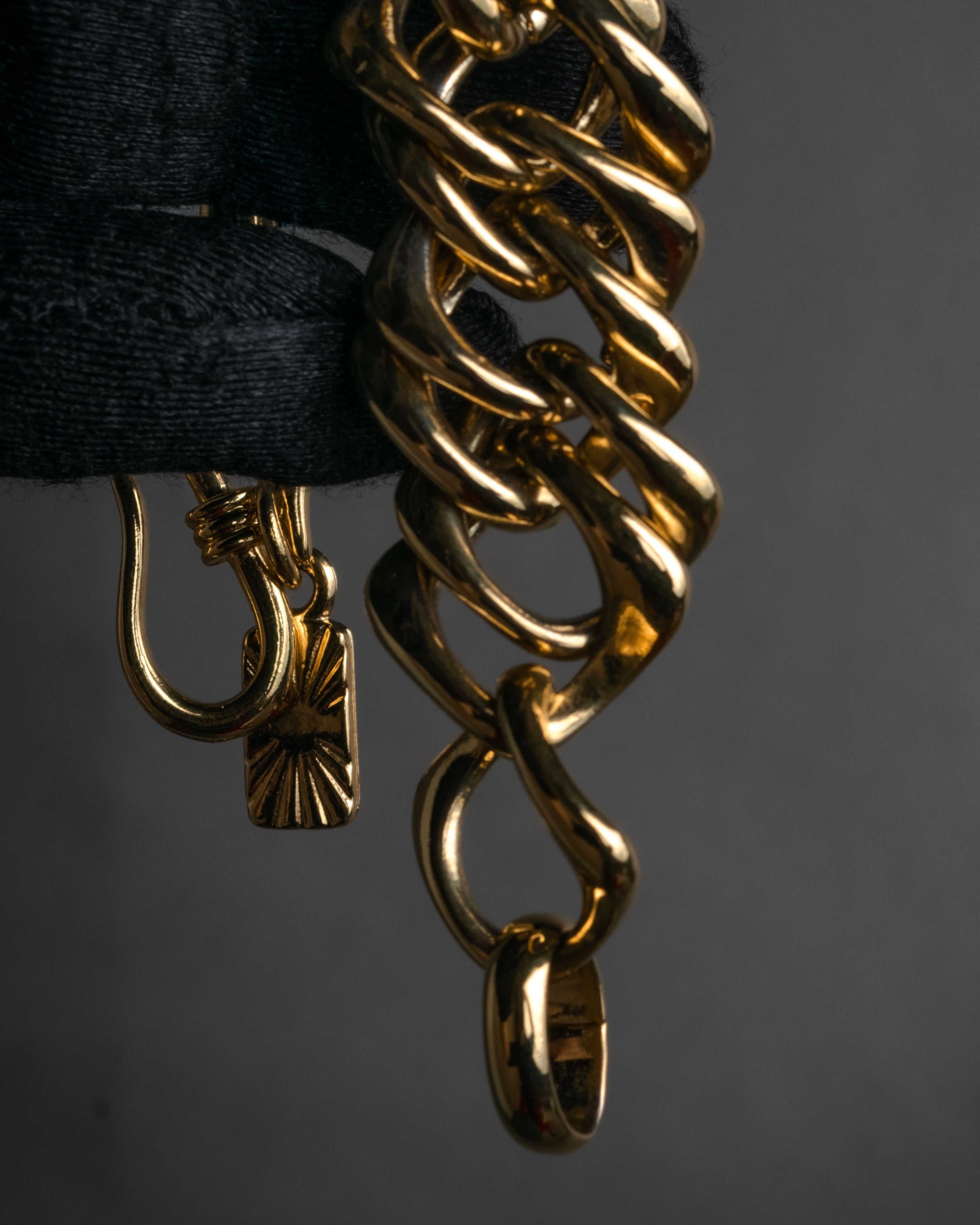 –SPECIAL– “Yves Saint Laurent” 90’s sculptural chain bracelet