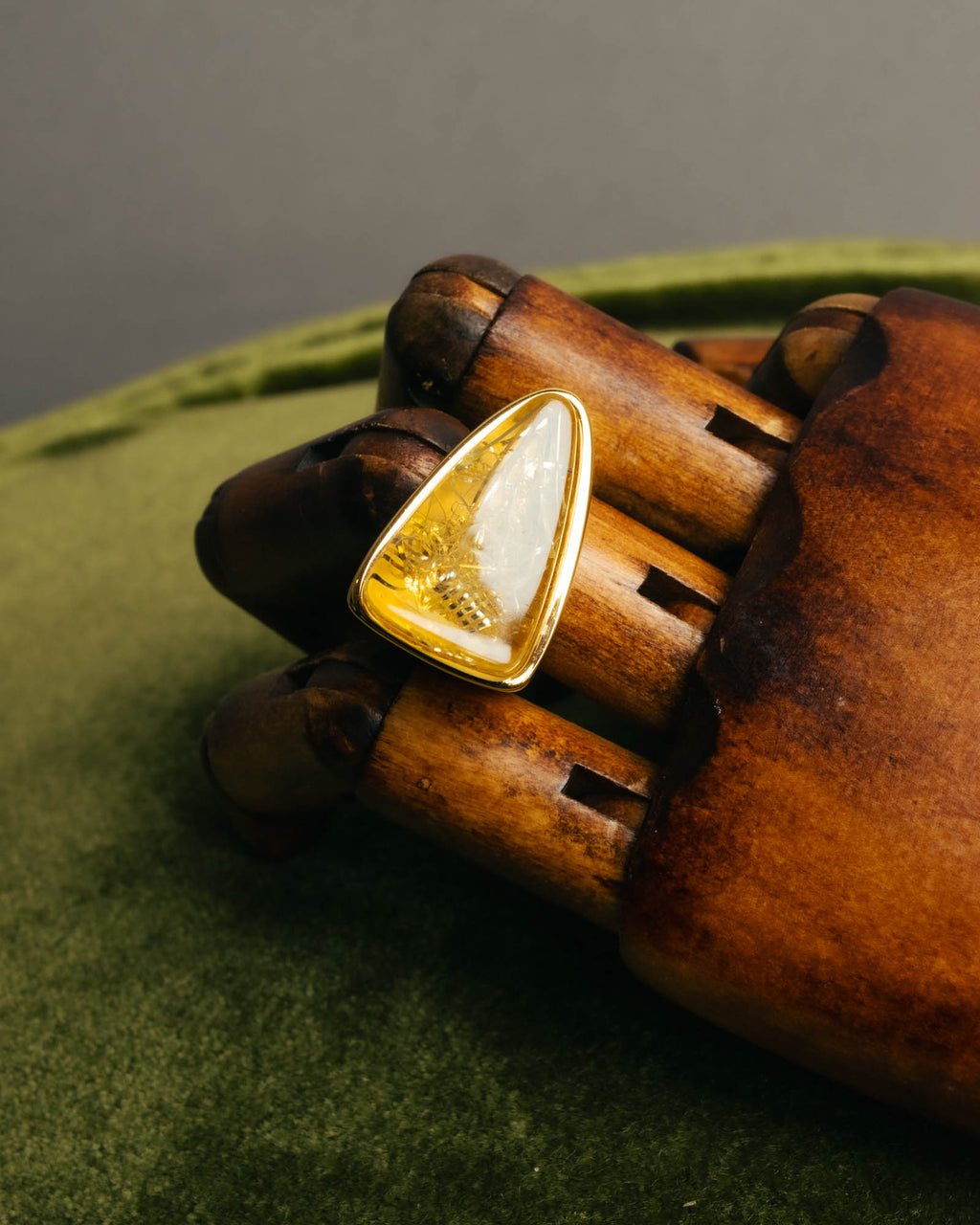"Chloé" 2010's Amber resin statement ring