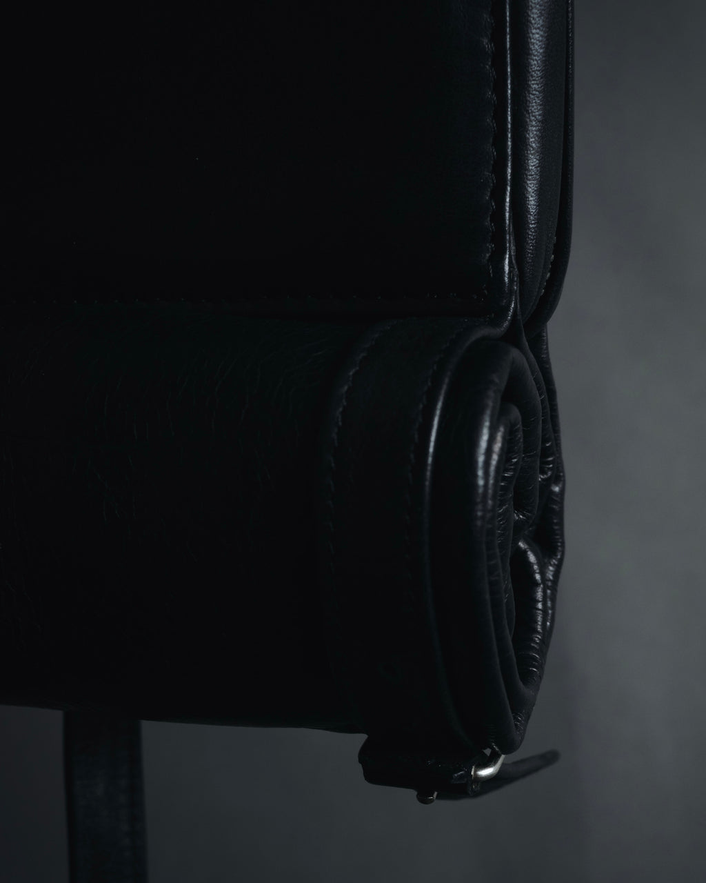 –SPECIAL– "ANN DEMEULEMEESTER" 2010-2013 Transformable roll-top vitello leather bag