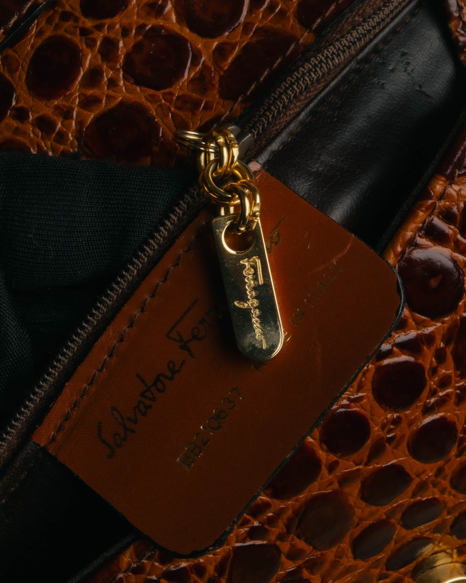 -SPECIAL- "Salvatore Ferragamo" 90's Glossy crocodile pattern shoulder bag