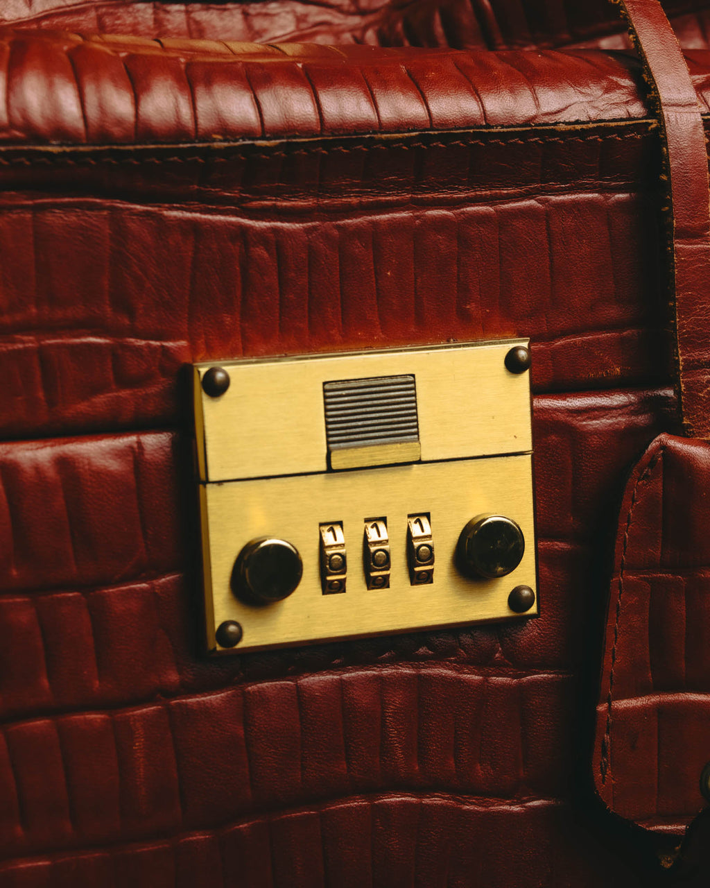 -SPECIAL- “Giorgio Armani” 90’s-00’s Crocodile embossed leather frame bag