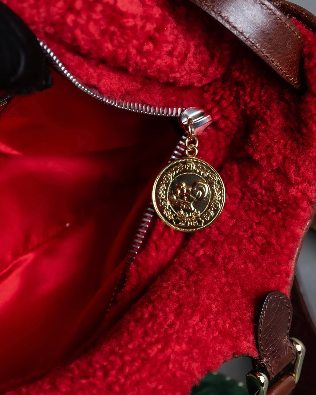 "FENDI" Animal embroidery design boa combination shoulder bag