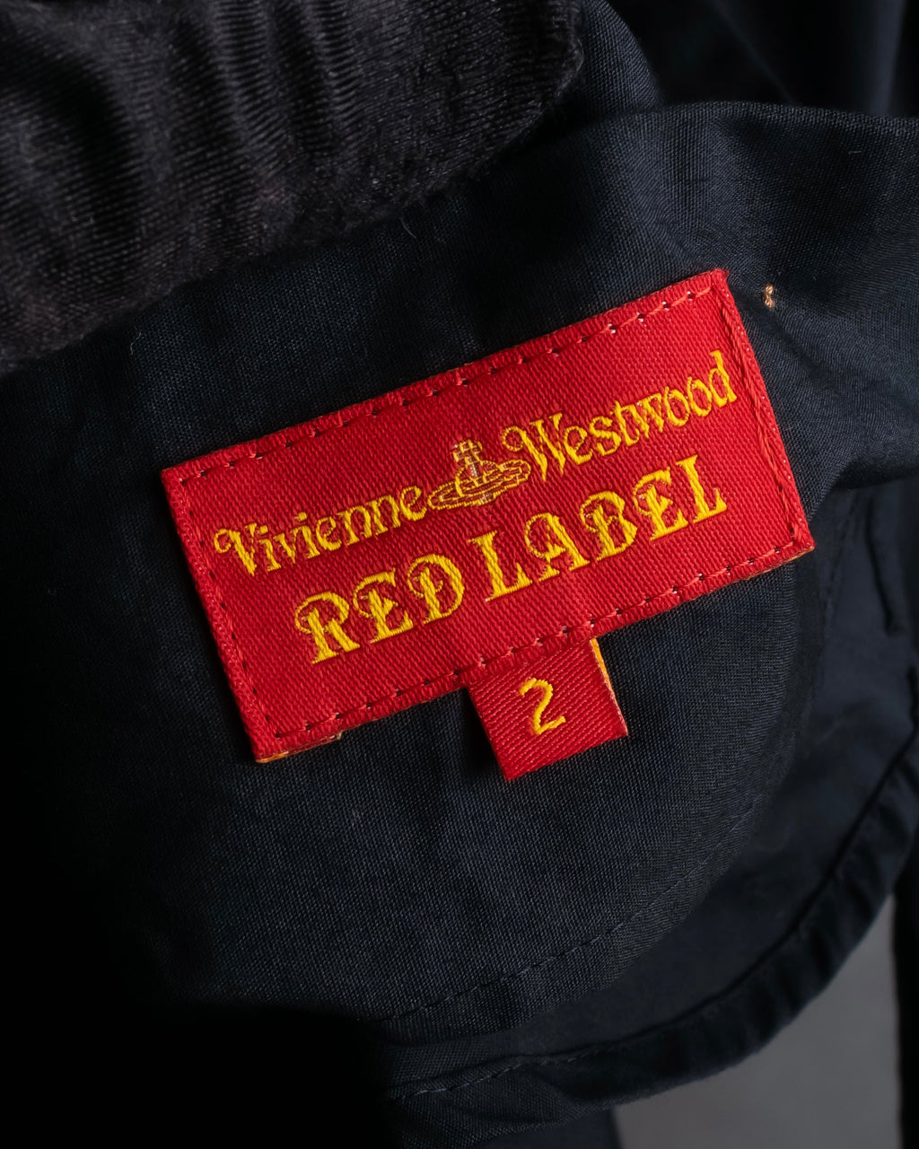 "Vivienne Westwood RED LABEL"
 Draped neck design black cotton shirt