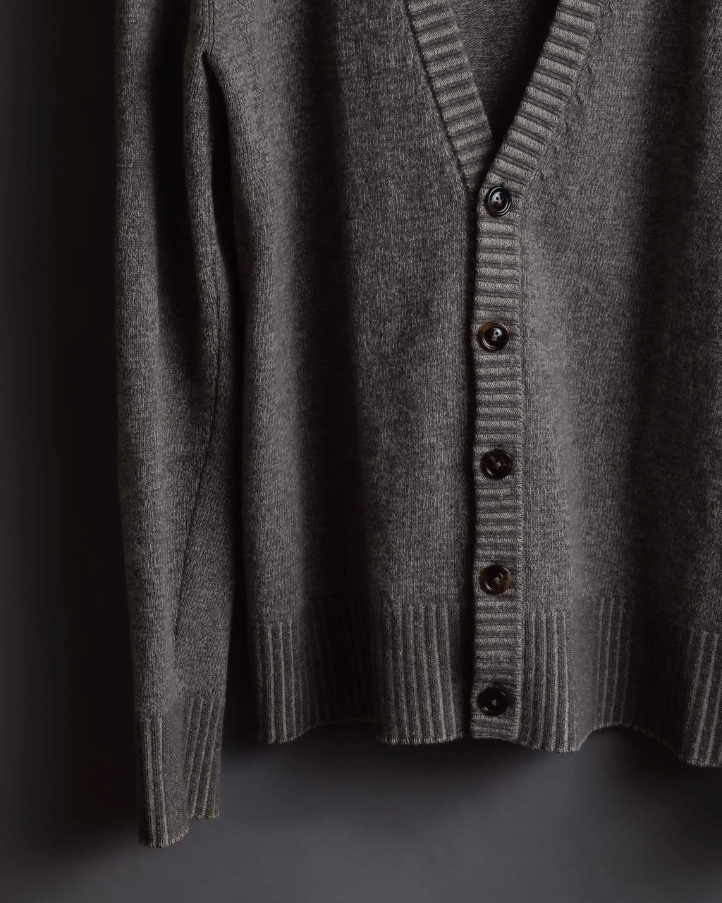 "MAISON MARGIELA" 13AW Patch accented low gauge wool cardigan