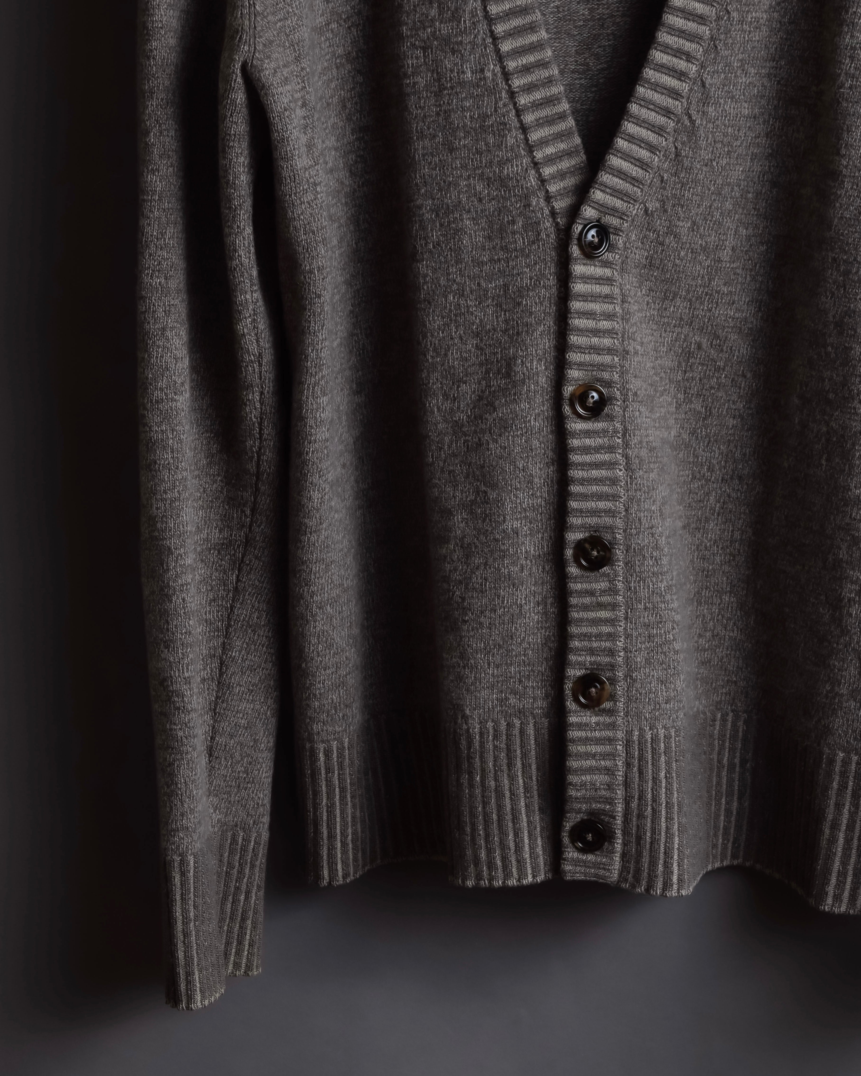 "MAISON MARGIELA" 13AW Patch accented low gauge wool cardigan