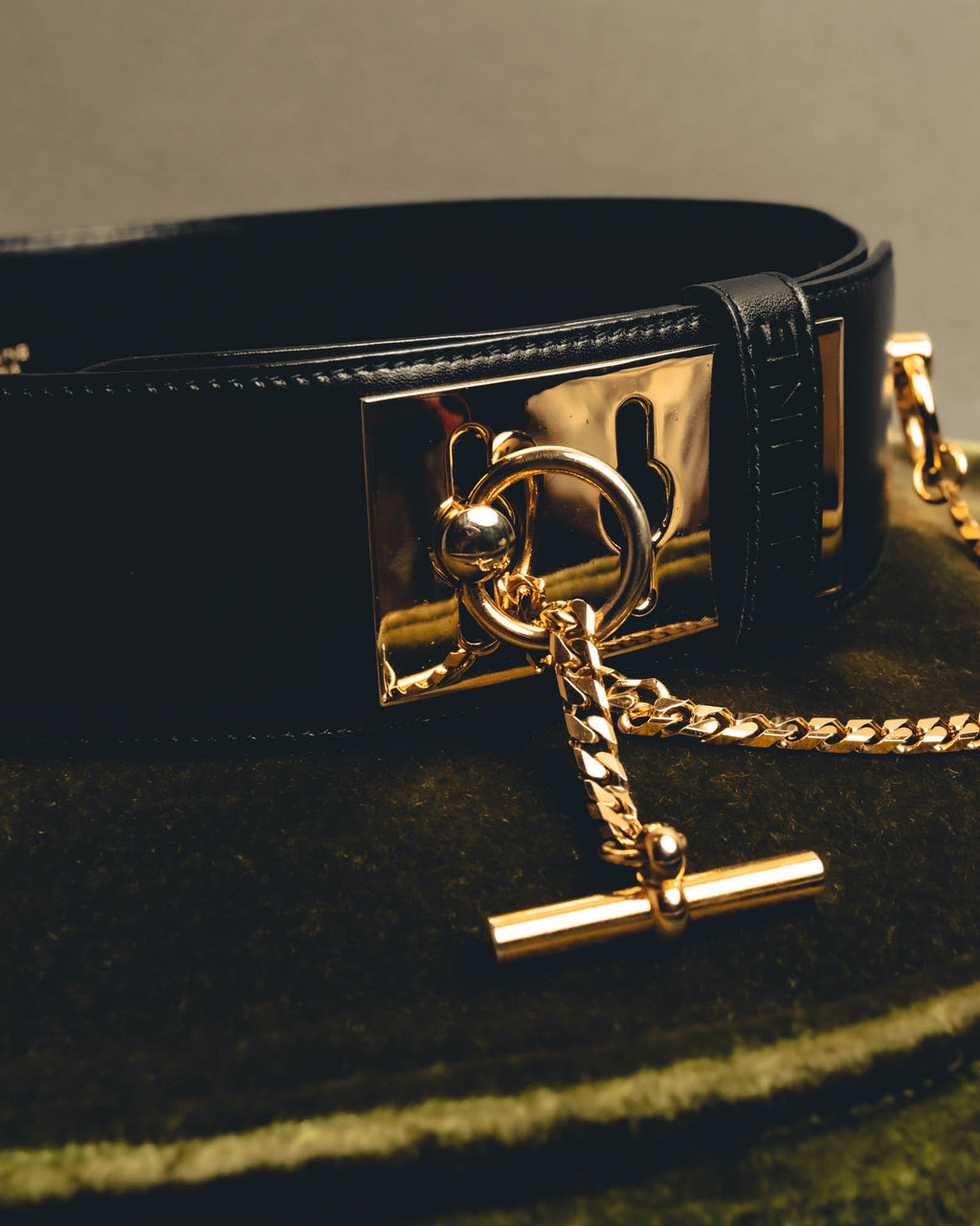 "CELINE" 18's-Glossy black chain leather belt