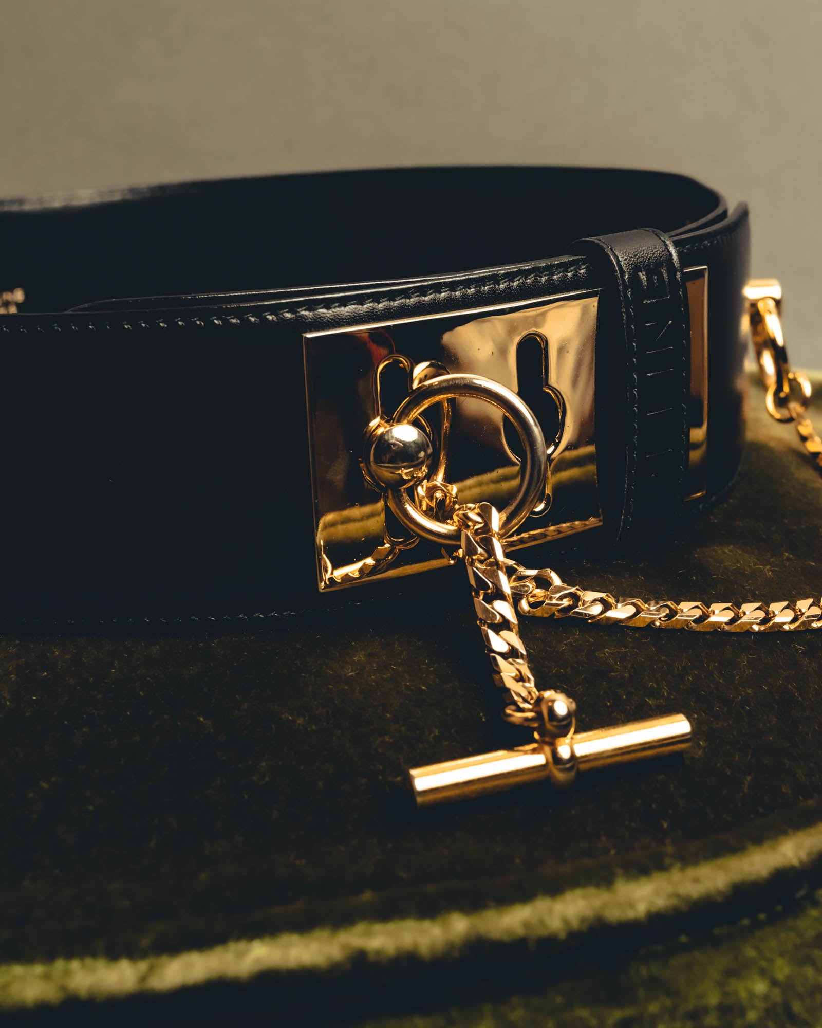 "CELINE" 18's-Glossy black chain leather belt