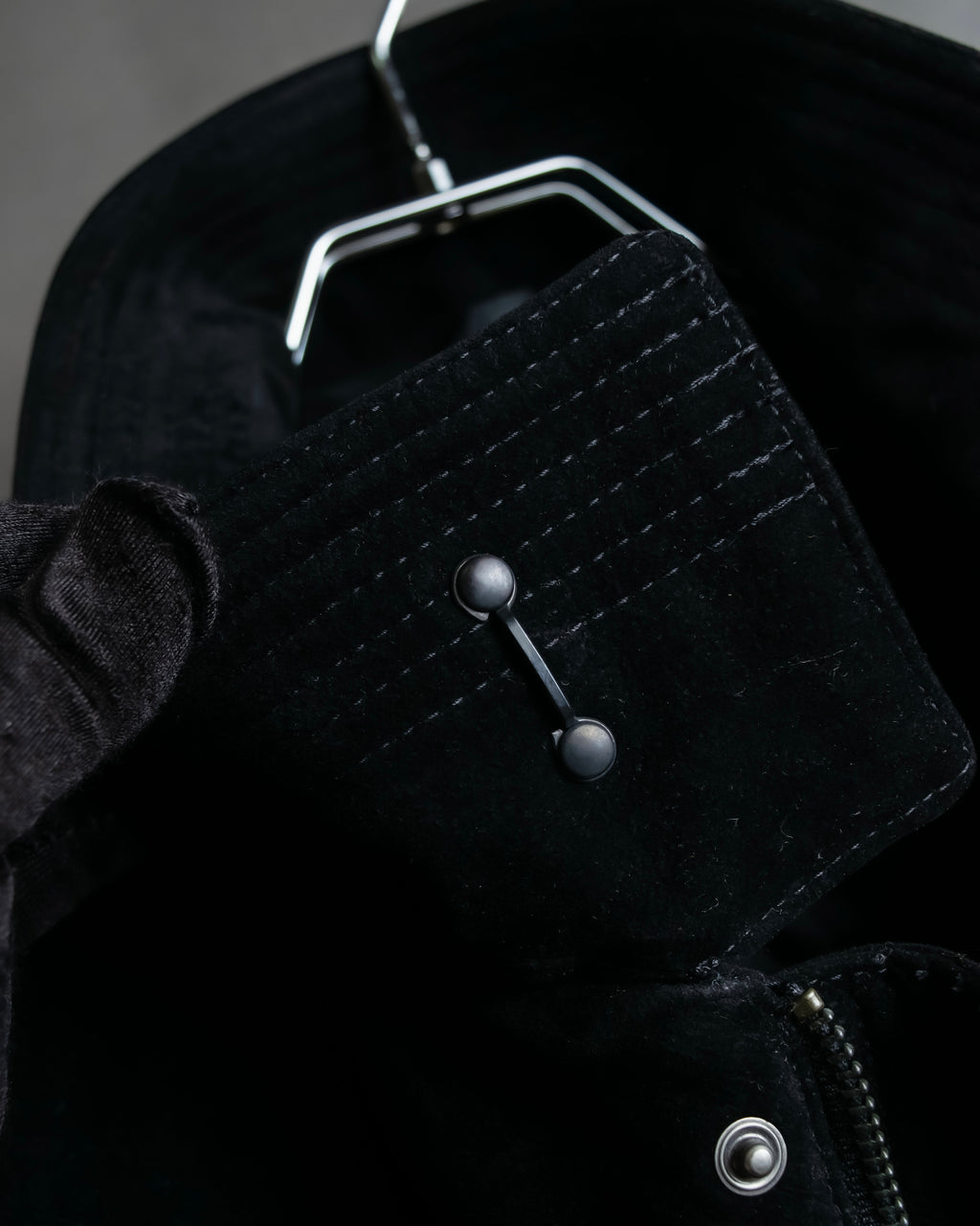 "VERSACE sport"
Stand collar double zipper suede blouson