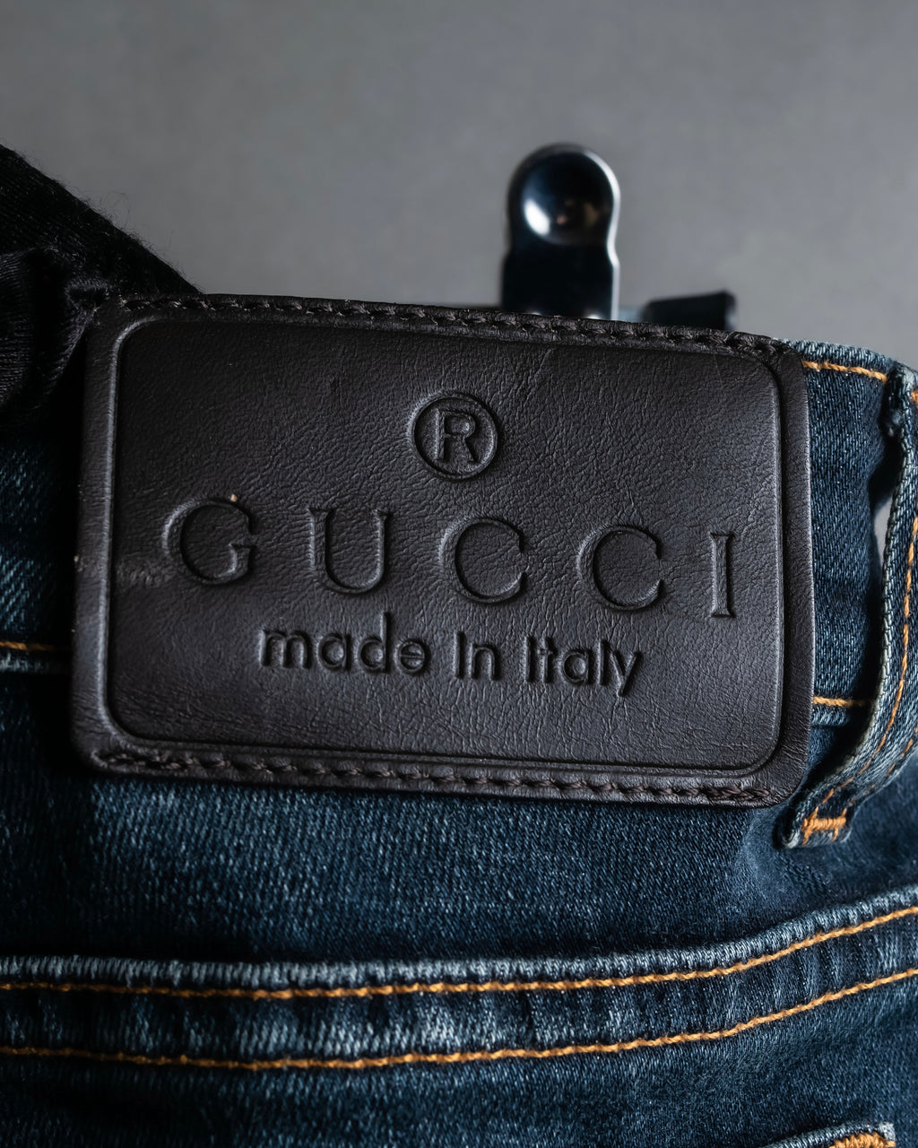 Pantalones de mezclilla con lavado de libélula de GUCCI